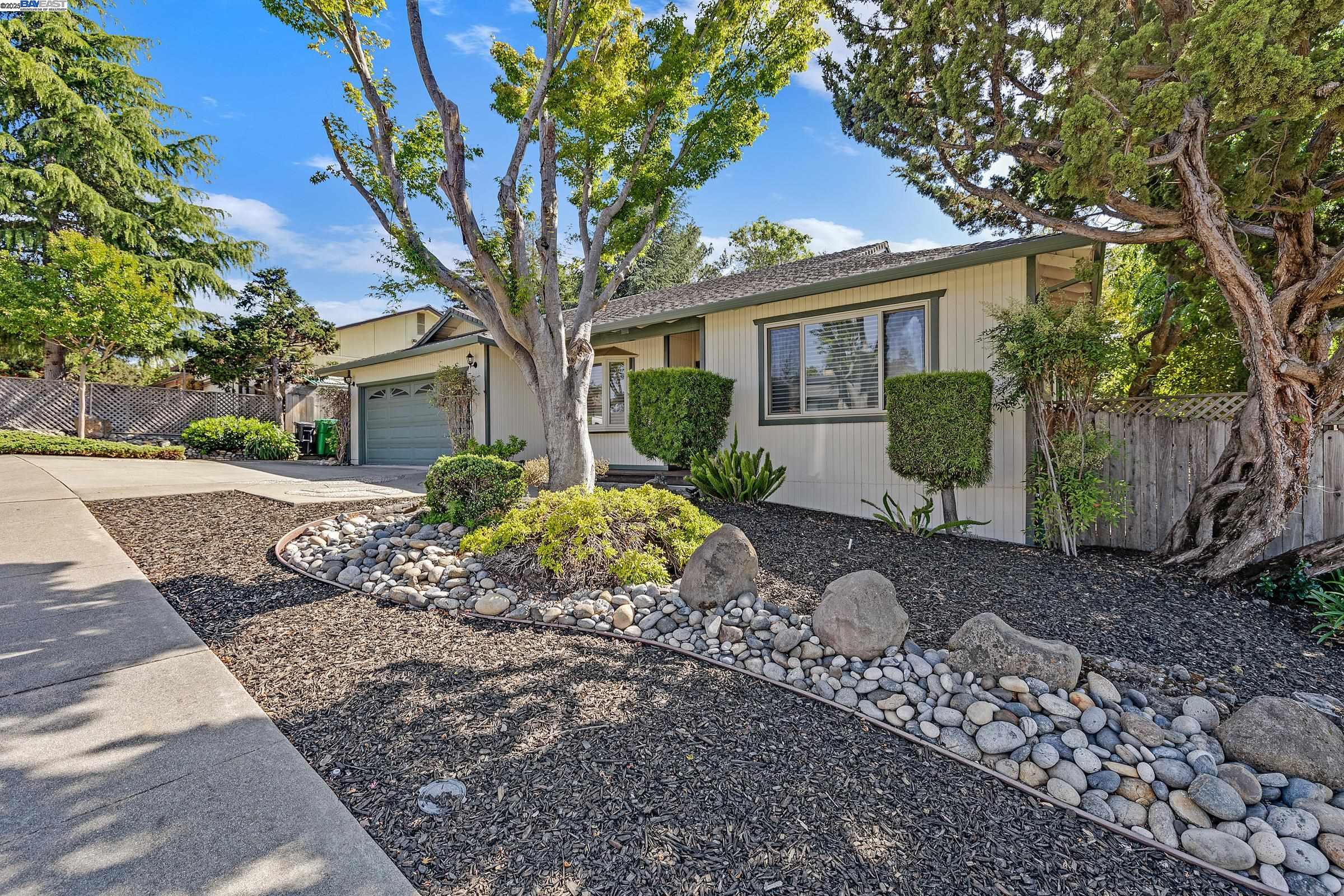 2207 Dexter Ct., Hayward, California 94541, 3 Bedrooms Bedrooms, 7 Rooms Rooms,2 BathroomsBathrooms,Residential,For Sale,2207 Dexter Ct.,41103330