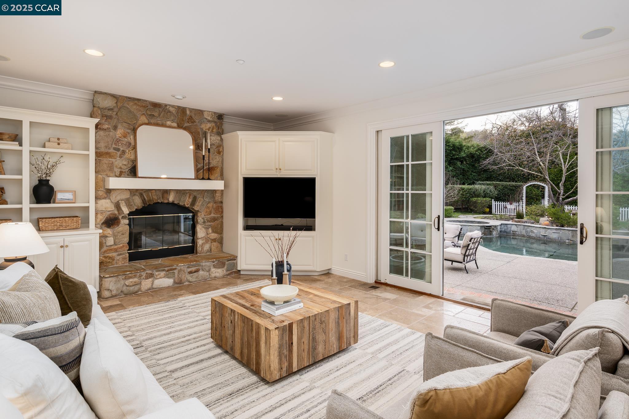 Detail Gallery Image 13 of 44 For 45 Lark Pl, Alamo,  CA 94507 - 5 Beds | 5/1 Baths