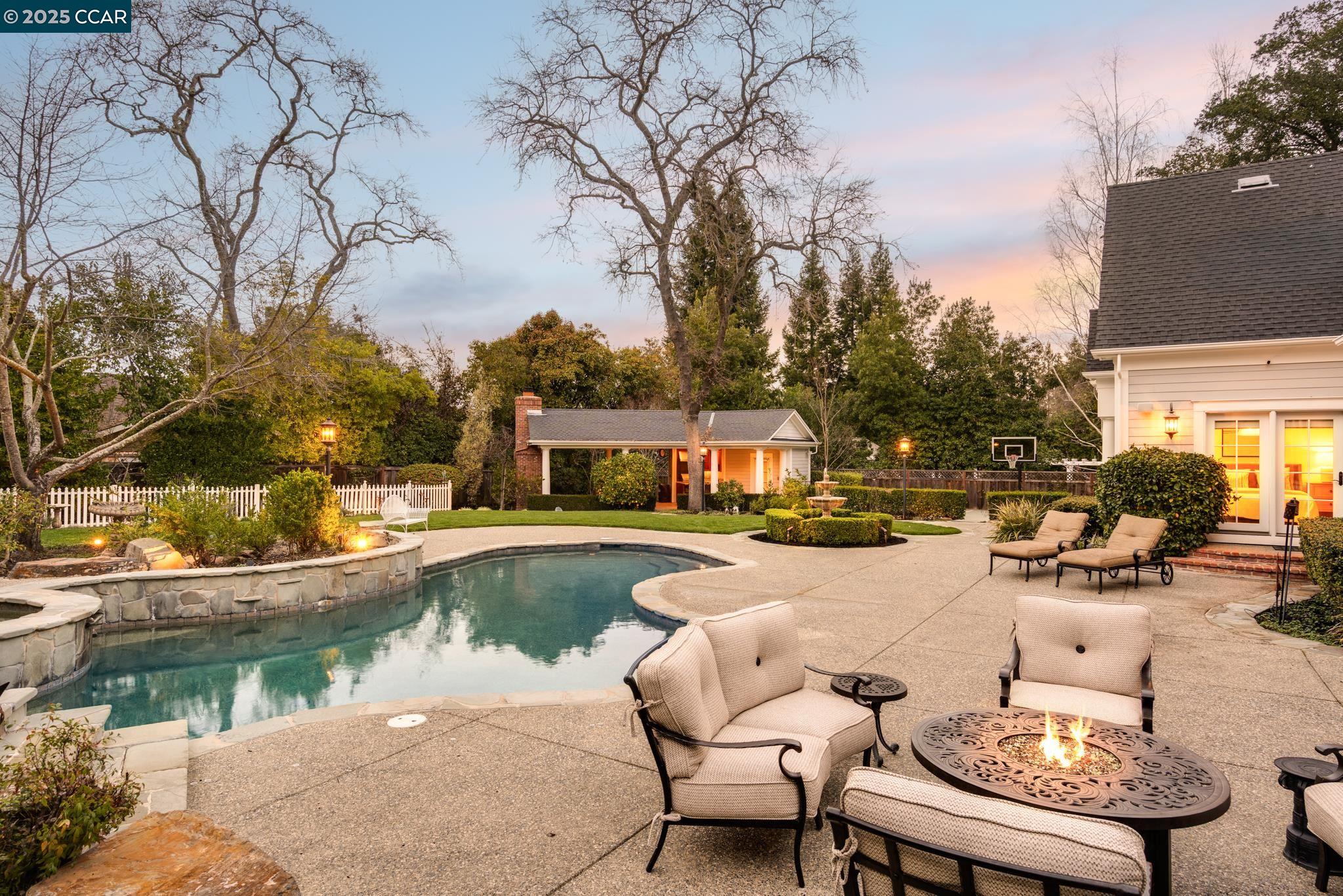 Detail Gallery Image 33 of 44 For 45 Lark Pl, Alamo,  CA 94507 - 5 Beds | 5/1 Baths