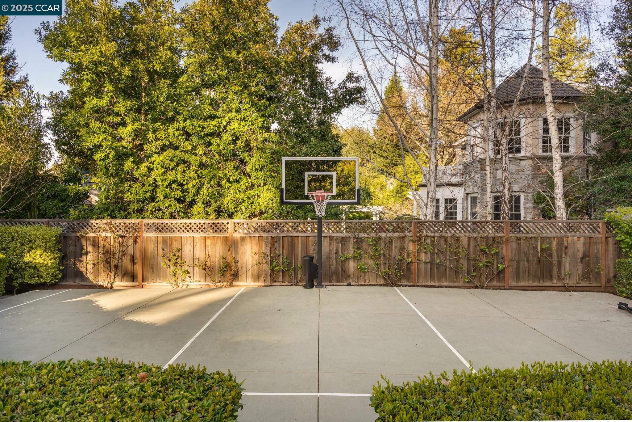 Detail Gallery Image 37 of 44 For 45 Lark Pl, Alamo,  CA 94507 - 5 Beds | 5/1 Baths