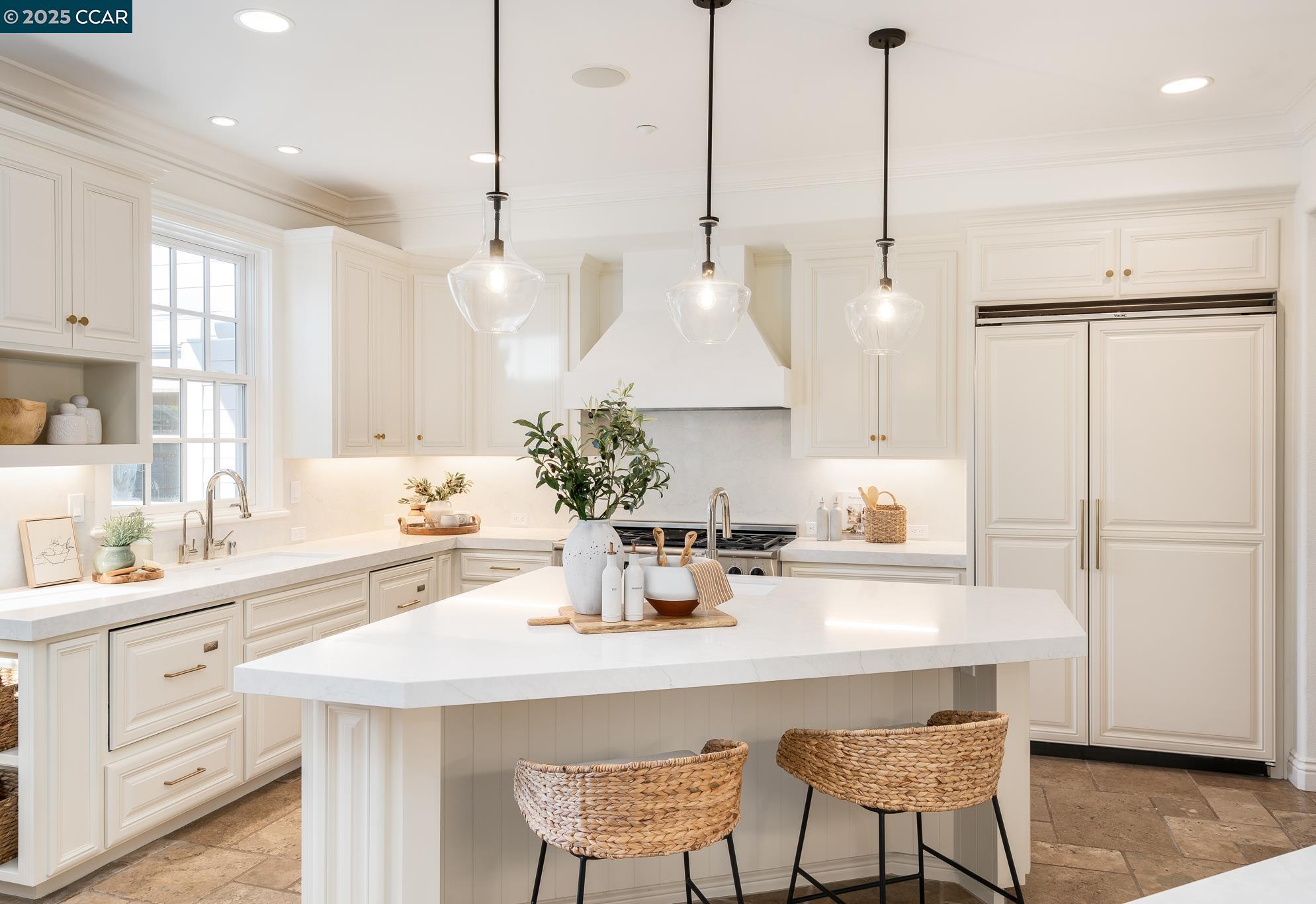 Detail Gallery Image 9 of 44 For 45 Lark Pl, Alamo,  CA 94507 - 5 Beds | 5/1 Baths