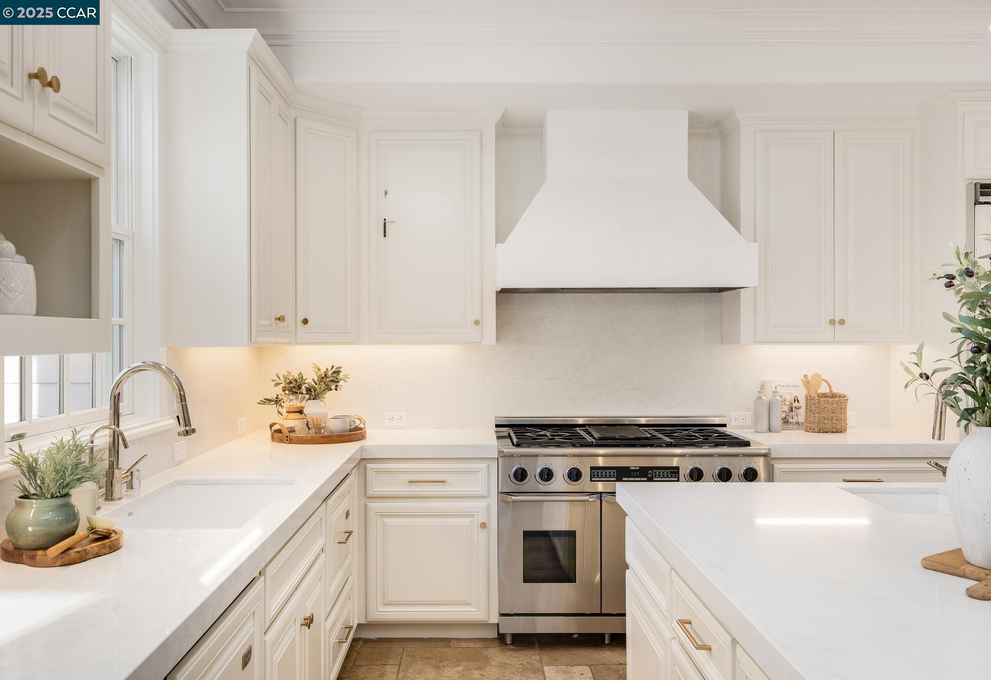 Detail Gallery Image 10 of 44 For 45 Lark Pl, Alamo,  CA 94507 - 5 Beds | 5/1 Baths