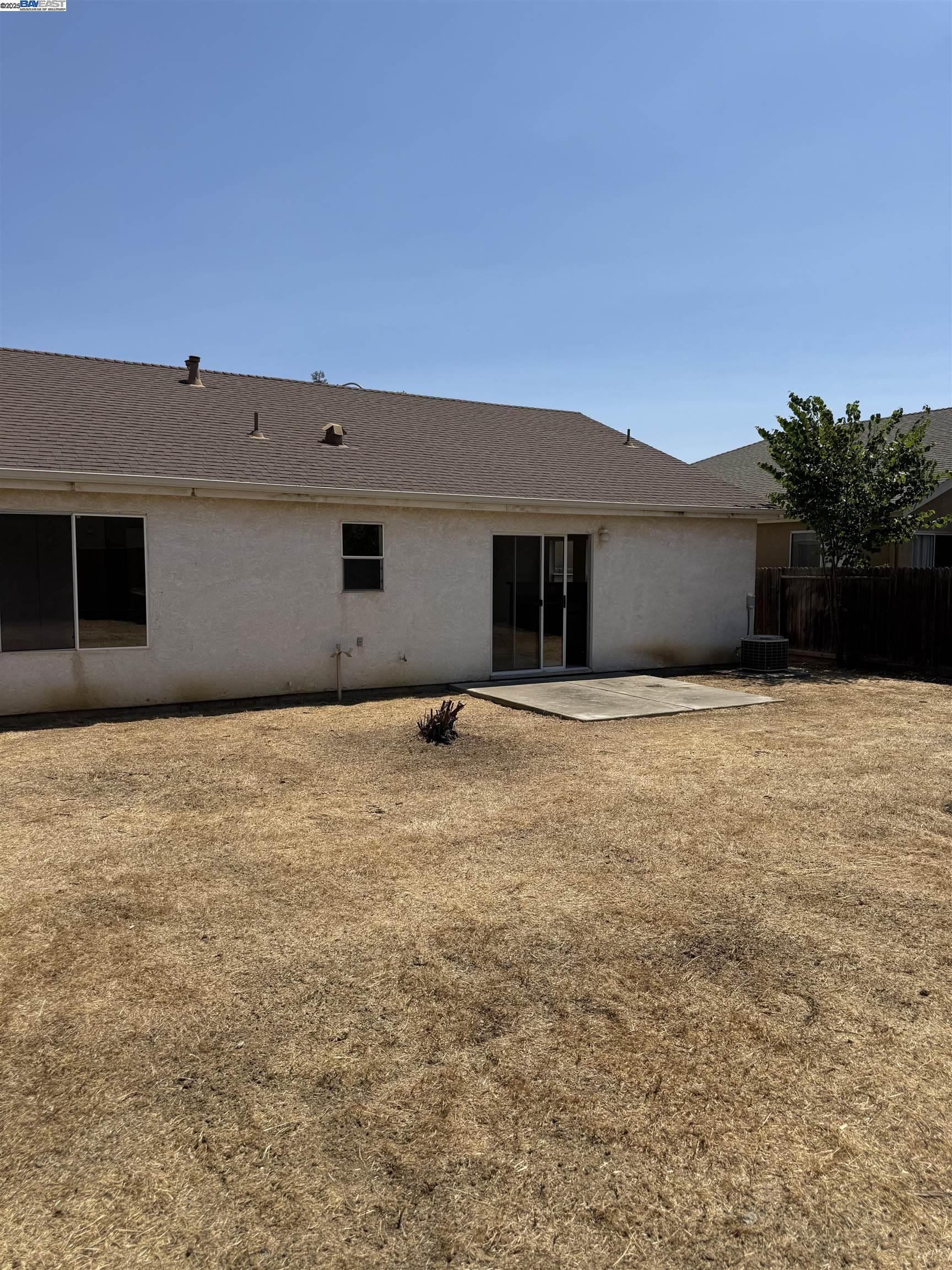 Detail Gallery Image 14 of 16 For 1019 Sparrow Hawk Lane, Patterson,  CA 95363 - 3 Beds | 2 Baths