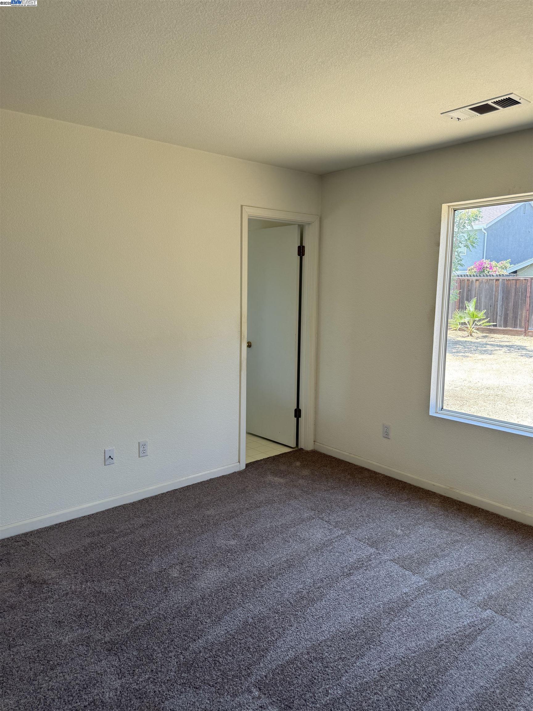 Detail Gallery Image 6 of 16 For 1019 Sparrow Hawk Lane, Patterson,  CA 95363 - 3 Beds | 2 Baths