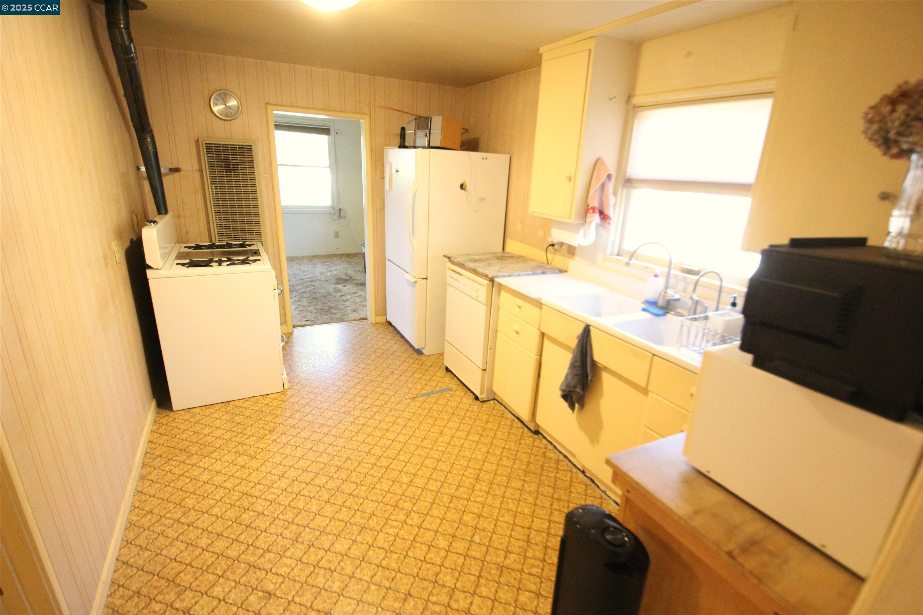 2136 Monterey Ave, Martinez, California 94553, 2 Bedrooms Bedrooms, 5 Rooms Rooms,1 BathroomBathrooms,Residential,For Sale,2136 Monterey Ave,41103340