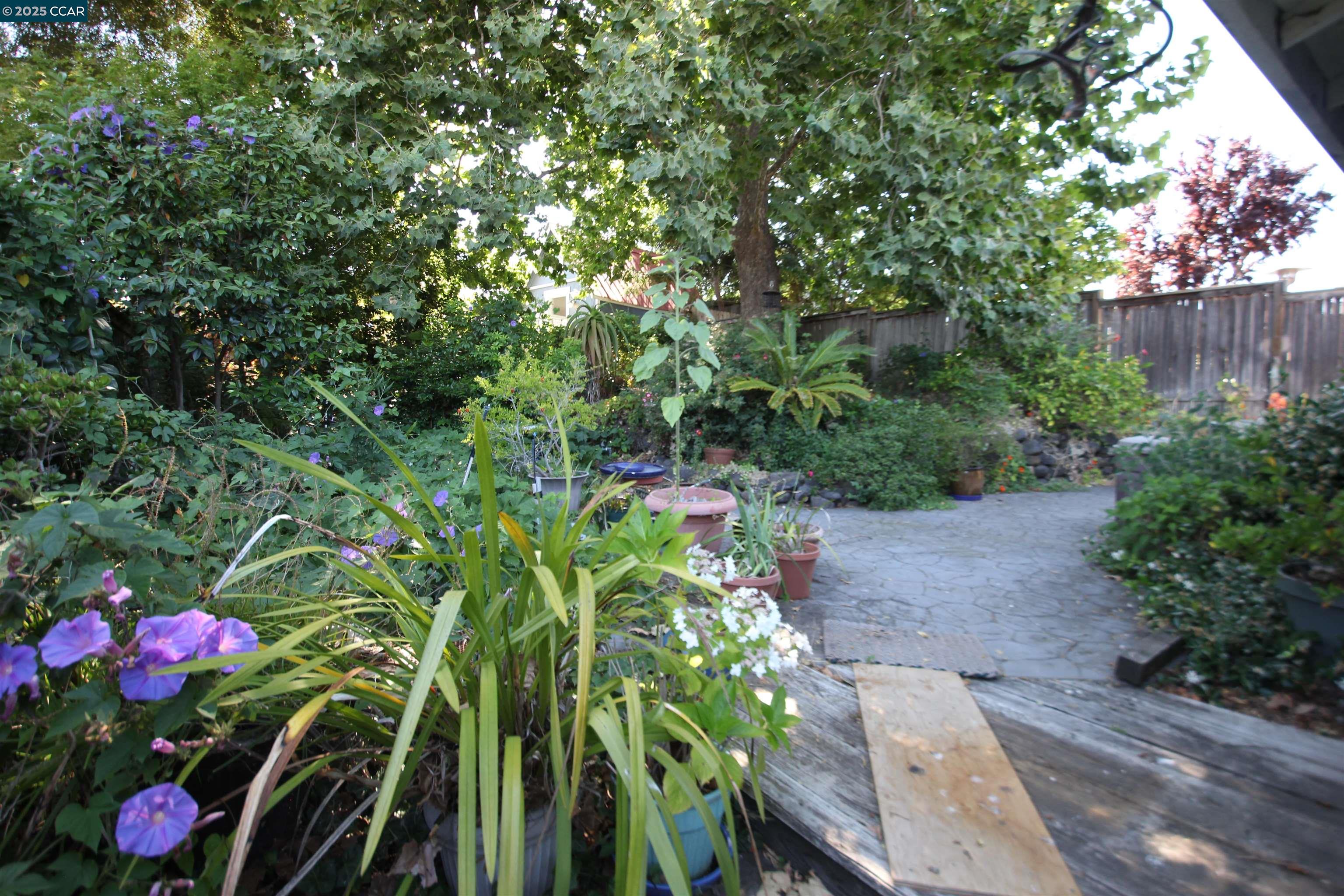 Detail Gallery Image 17 of 22 For 2136 Monterey Ave, Martinez,  CA 94553 - 2 Beds | 1 Baths