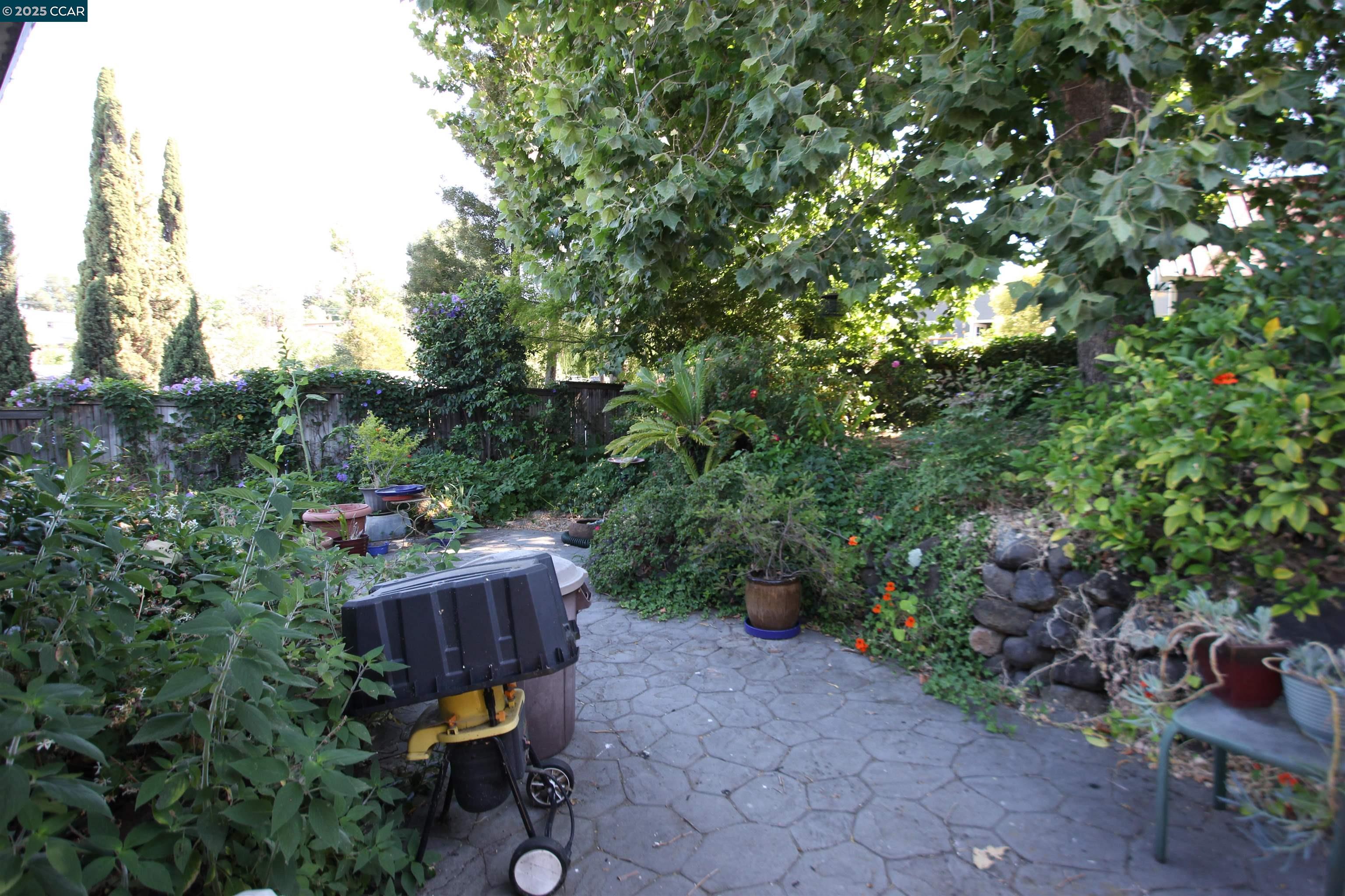Detail Gallery Image 18 of 22 For 2136 Monterey Ave, Martinez,  CA 94553 - 2 Beds | 1 Baths