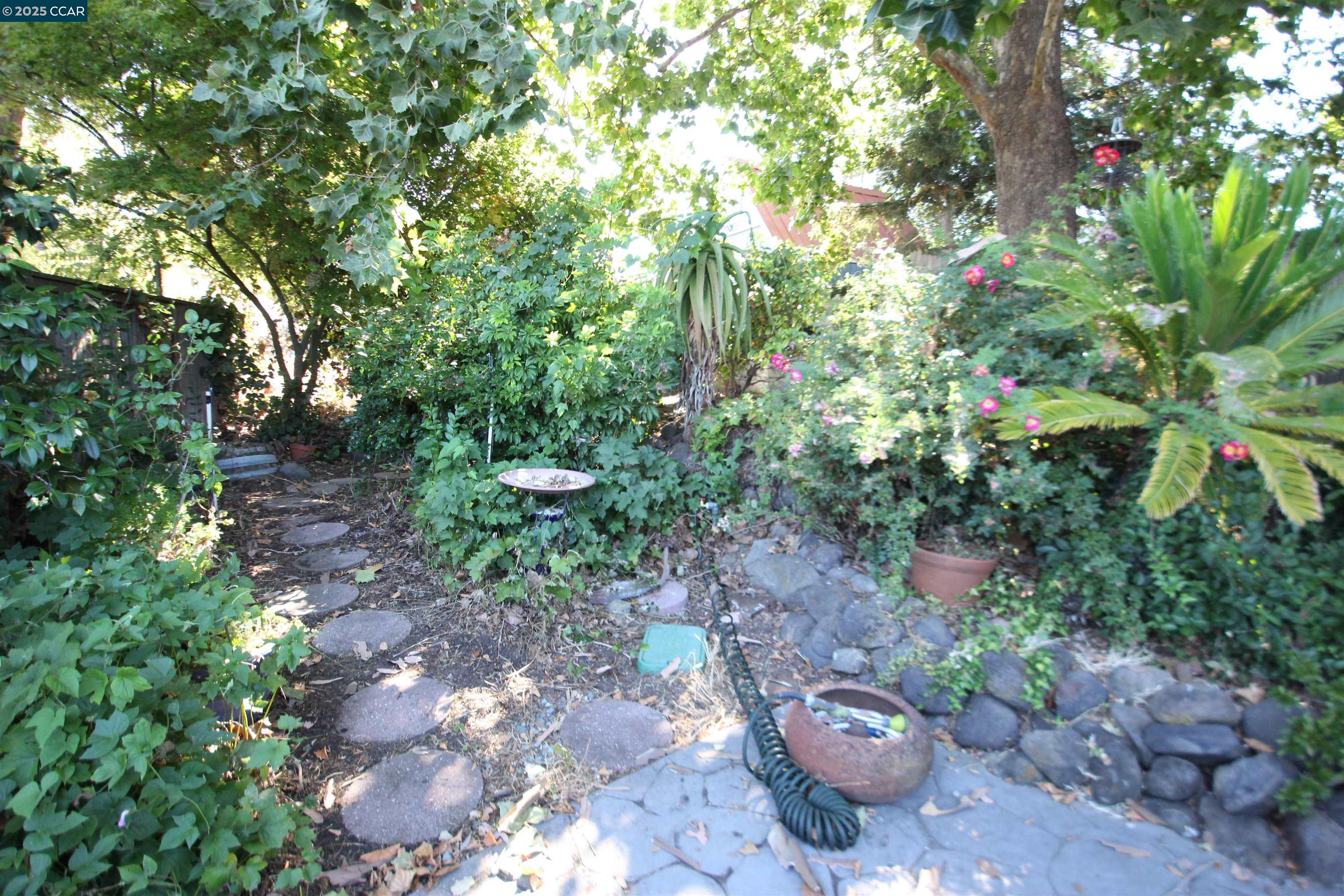 Detail Gallery Image 19 of 22 For 2136 Monterey Ave, Martinez,  CA 94553 - 2 Beds | 1 Baths