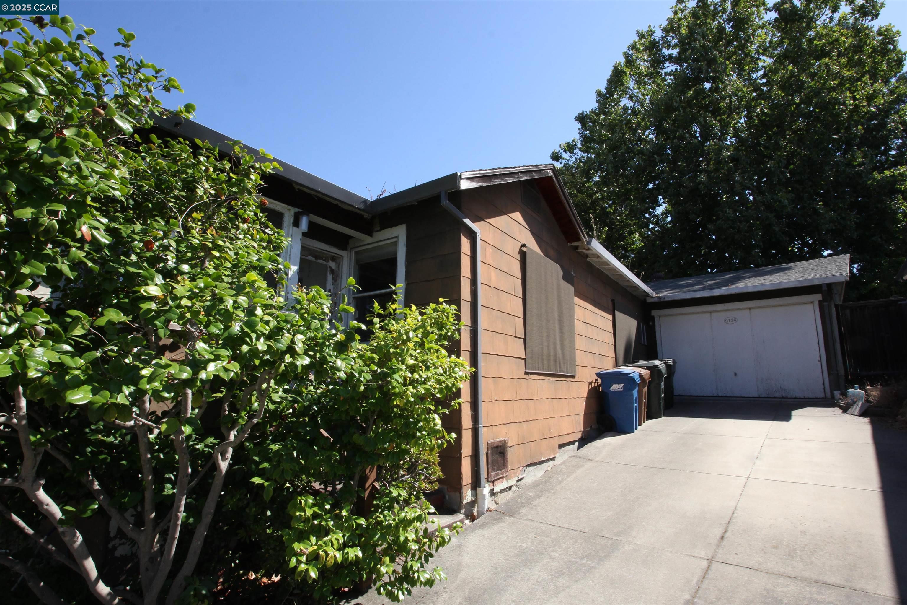2136 Monterey Ave, Martinez, California 94553, 2 Bedrooms Bedrooms, 5 Rooms Rooms,1 BathroomBathrooms,Residential,For Sale,2136 Monterey Ave,41103340