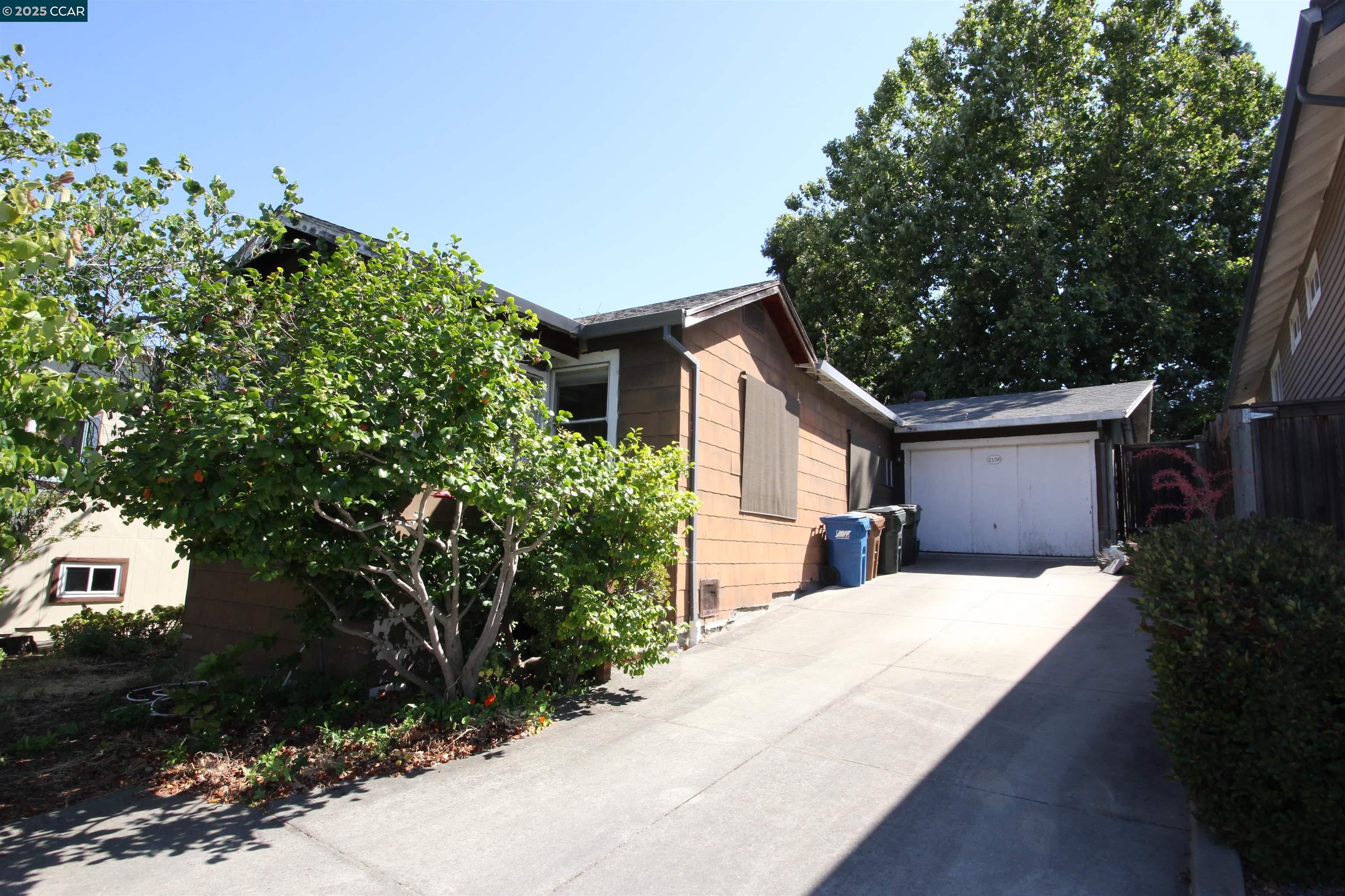 2136 Monterey Ave, Martinez, California 94553, 2 Bedrooms Bedrooms, 5 Rooms Rooms,1 BathroomBathrooms,Residential,For Sale,2136 Monterey Ave,41103340