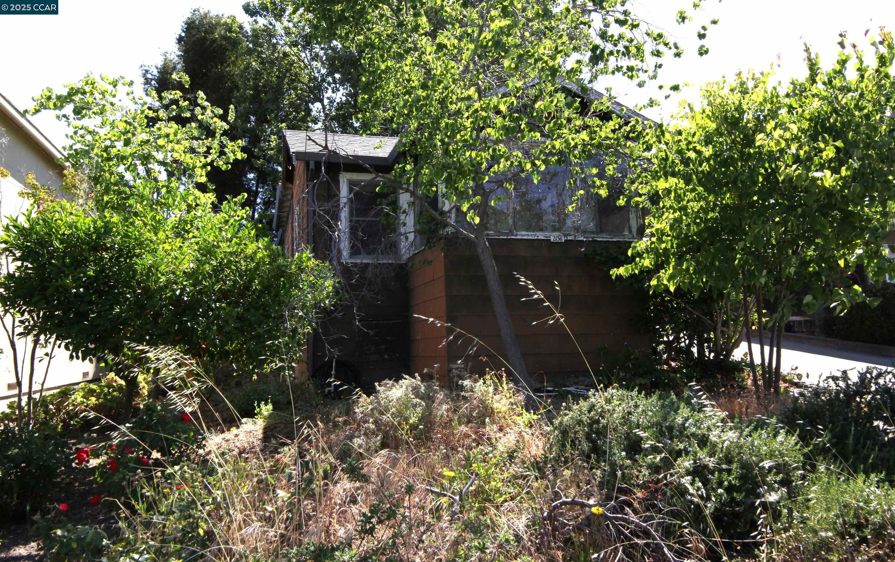 2136 Monterey Ave, Martinez, California 94553, 2 Bedrooms Bedrooms, 5 Rooms Rooms,1 BathroomBathrooms,Residential,For Sale,2136 Monterey Ave,41103340