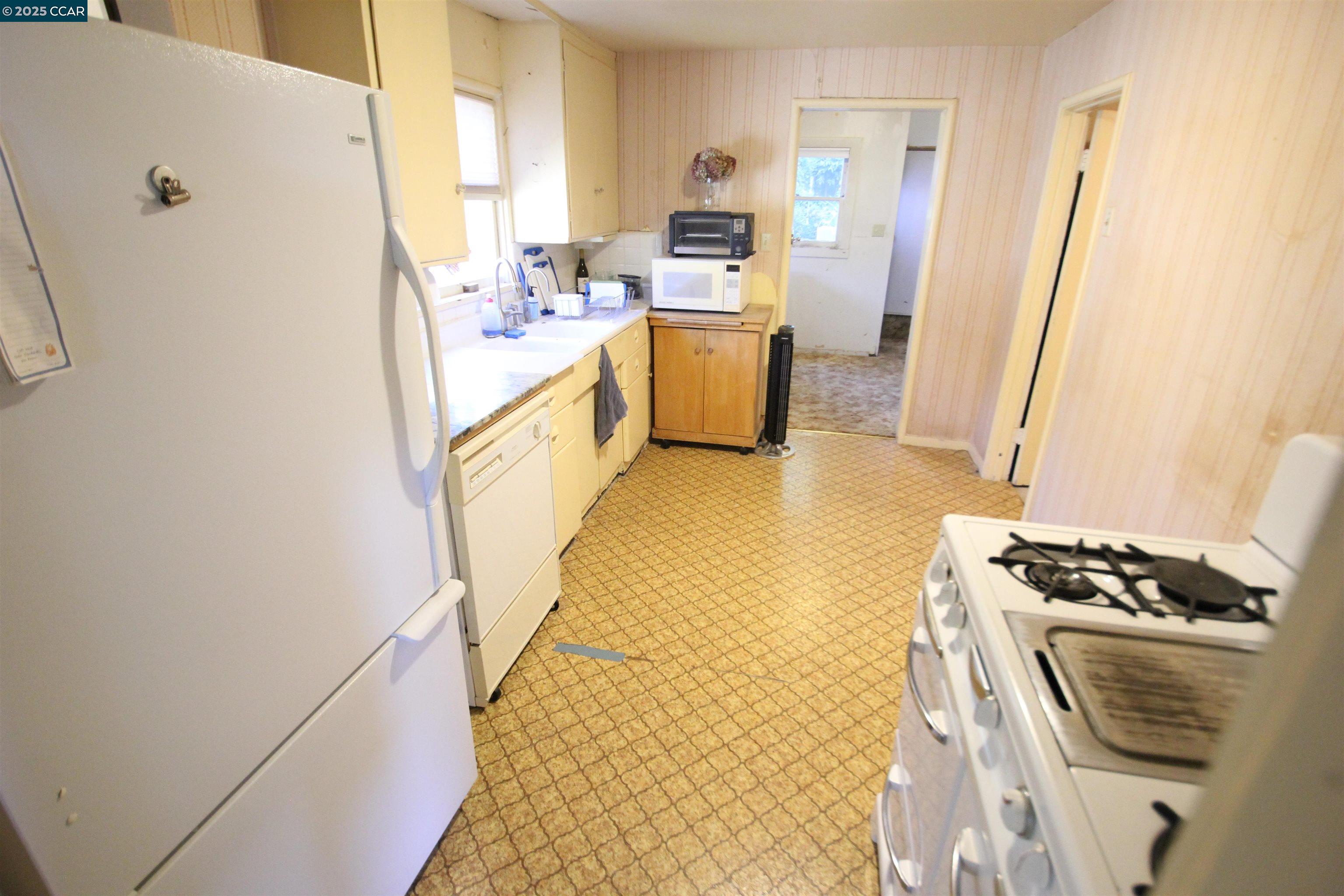 2136 Monterey Ave, Martinez, California 94553, 2 Bedrooms Bedrooms, 5 Rooms Rooms,1 BathroomBathrooms,Residential,For Sale,2136 Monterey Ave,41103340