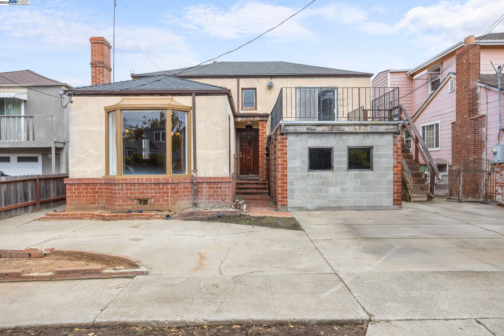 Detail Gallery Image 1 of 28 For 127 Grove St, Richmond,  CA 94804 - 3 Beds | 175/1 Baths