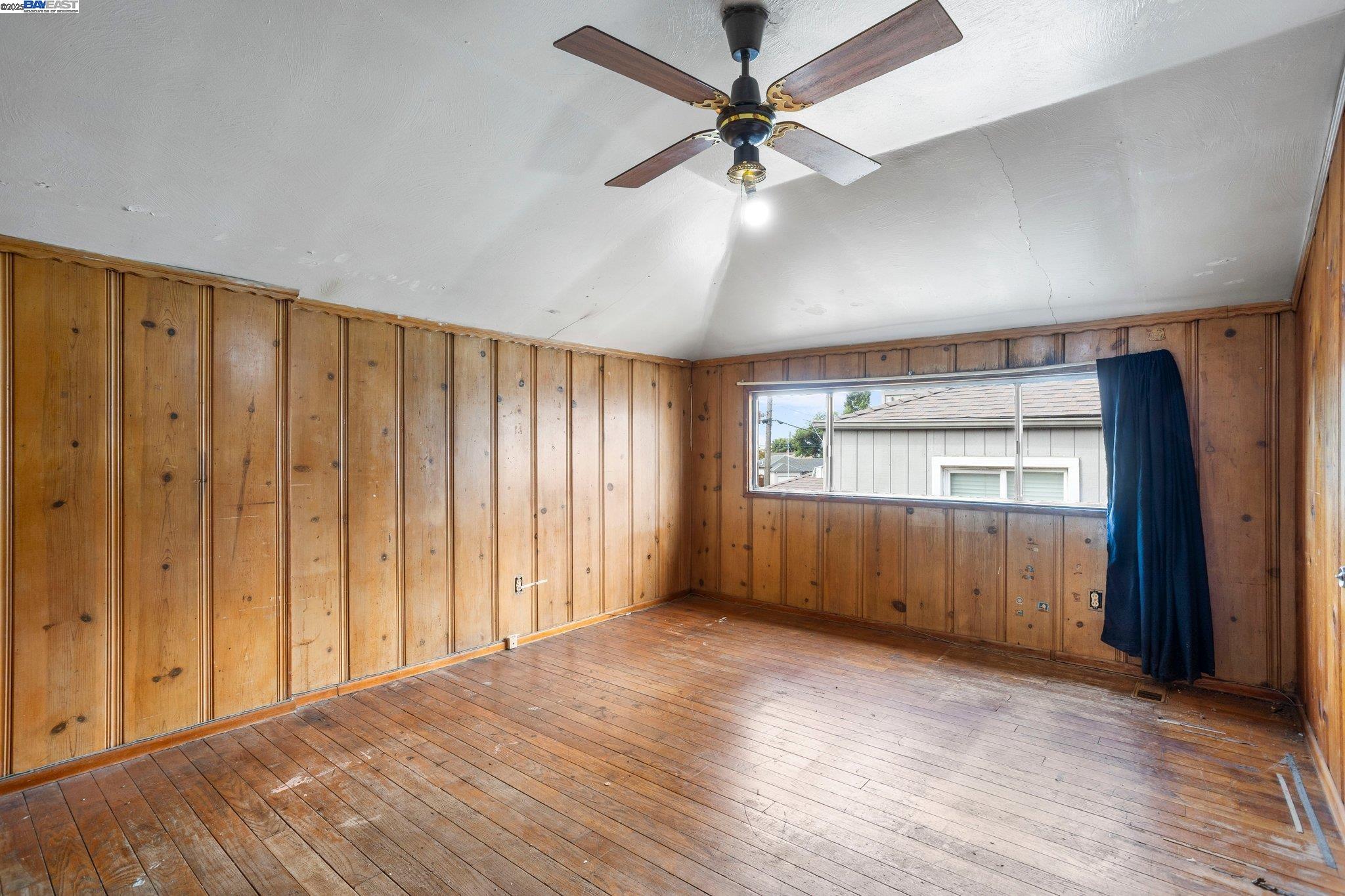 Detail Gallery Image 15 of 28 For 127 Grove St, Richmond,  CA 94804 - 3 Beds | 175/1 Baths