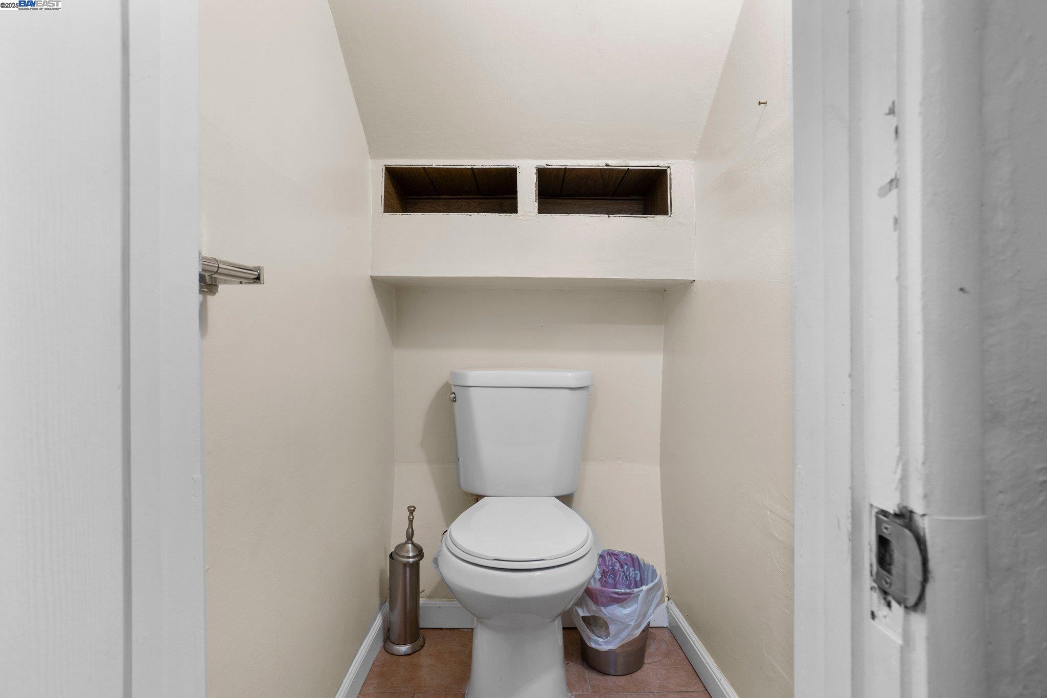 Detail Gallery Image 17 of 28 For 127 Grove St, Richmond,  CA 94804 - 3 Beds | 175/1 Baths