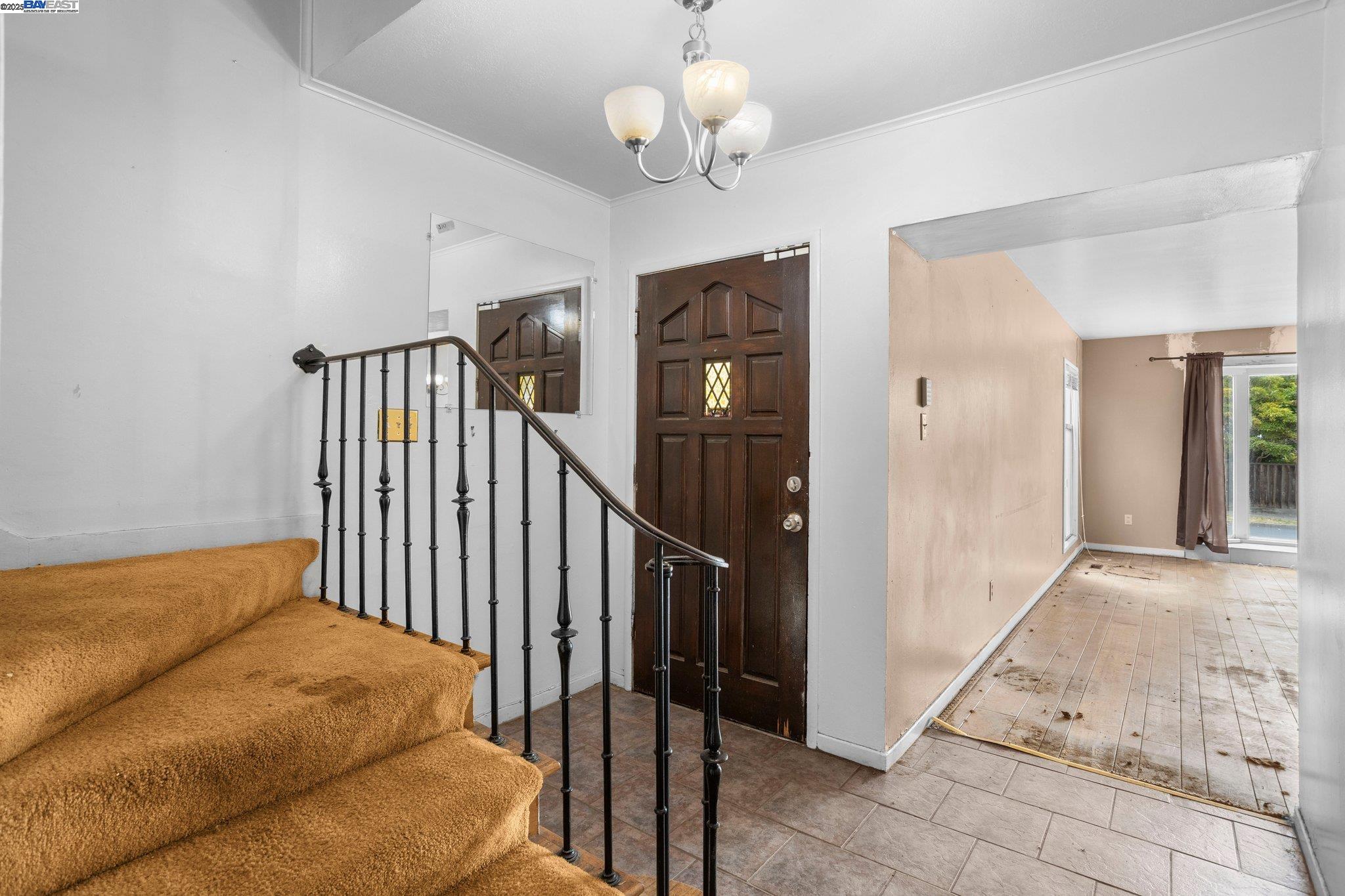 Detail Gallery Image 3 of 28 For 127 Grove St, Richmond,  CA 94804 - 3 Beds | 175/1 Baths