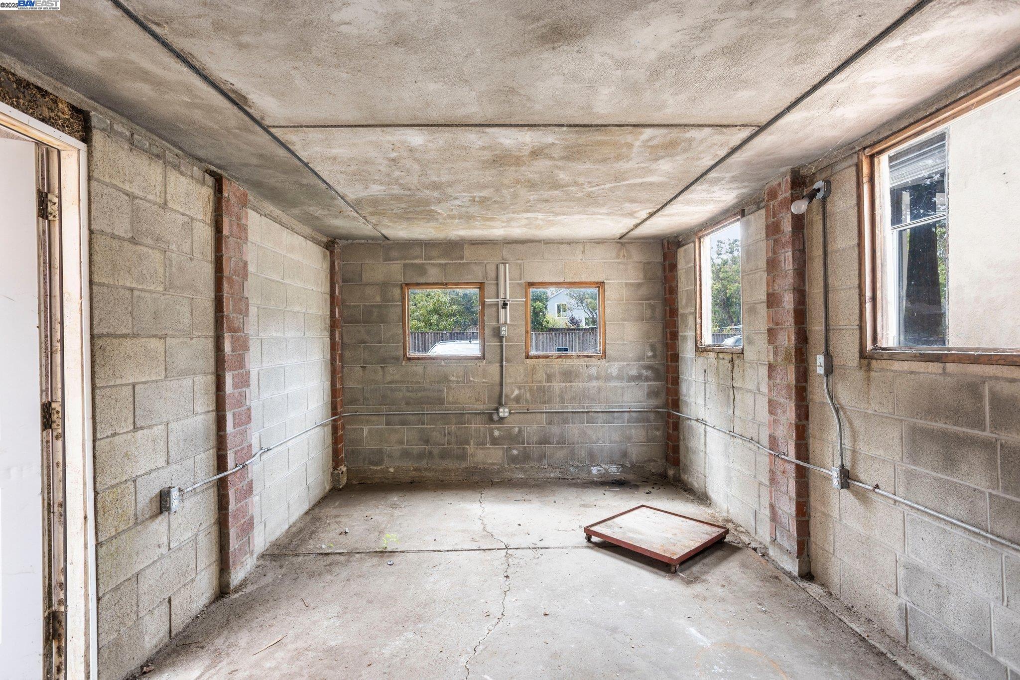 Detail Gallery Image 22 of 28 For 127 Grove St, Richmond,  CA 94804 - 3 Beds | 175/1 Baths