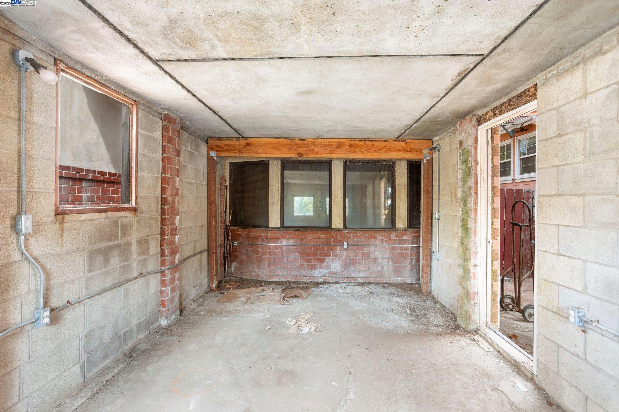 Detail Gallery Image 23 of 28 For 127 Grove St, Richmond,  CA 94804 - 3 Beds | 175/1 Baths