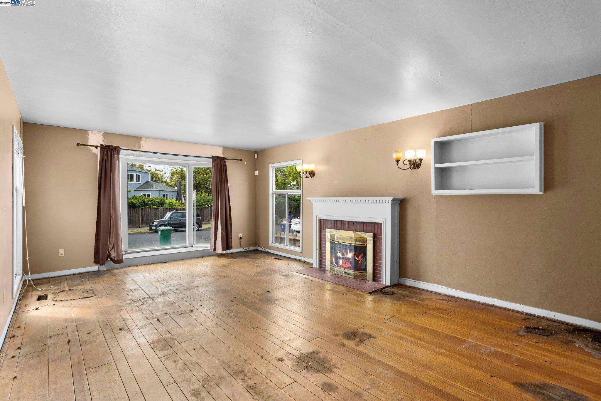 Detail Gallery Image 4 of 28 For 127 Grove St, Richmond,  CA 94804 - 3 Beds | 175/1 Baths