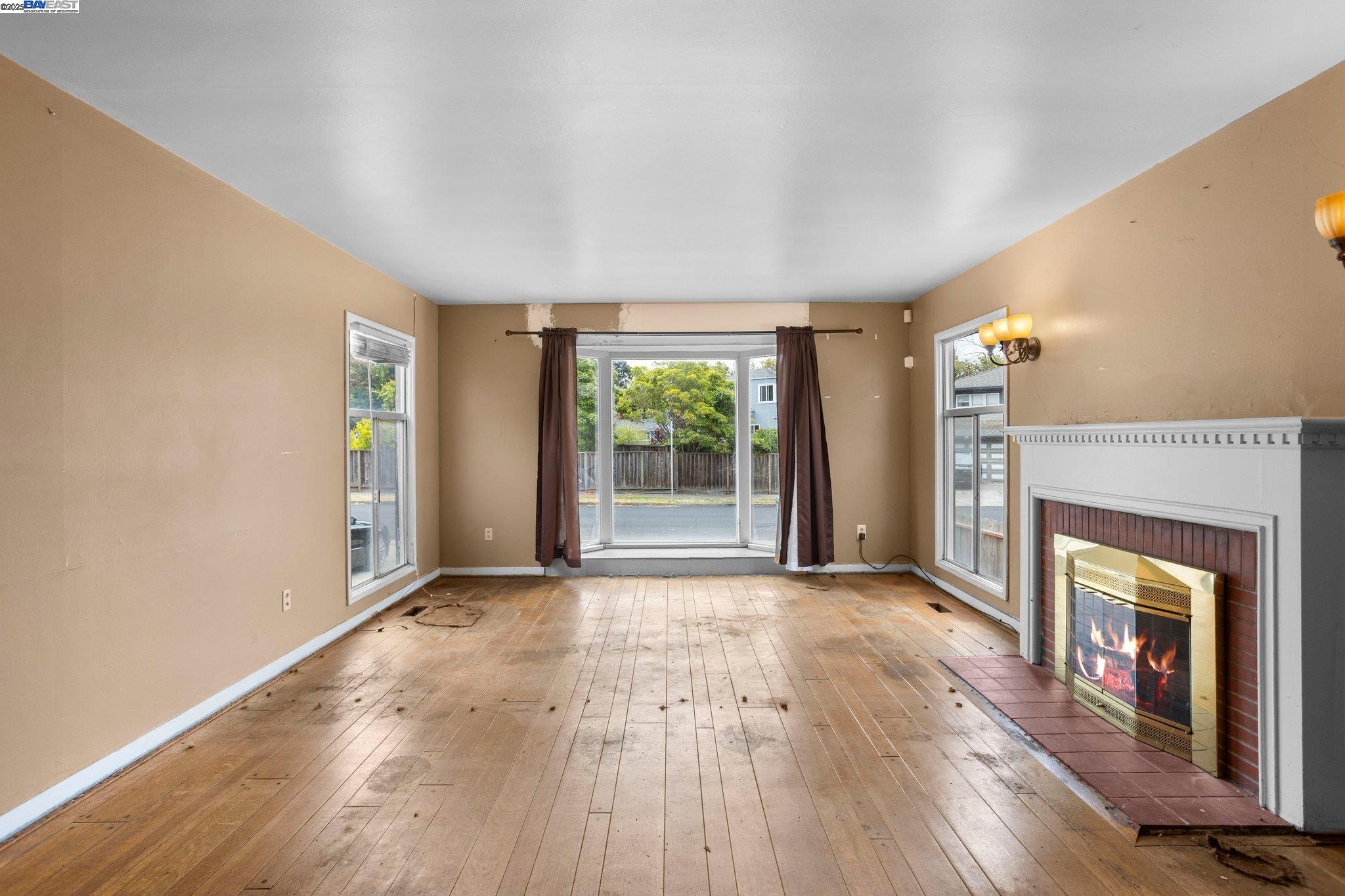 Detail Gallery Image 5 of 28 For 127 Grove St, Richmond,  CA 94804 - 3 Beds | 175/1 Baths