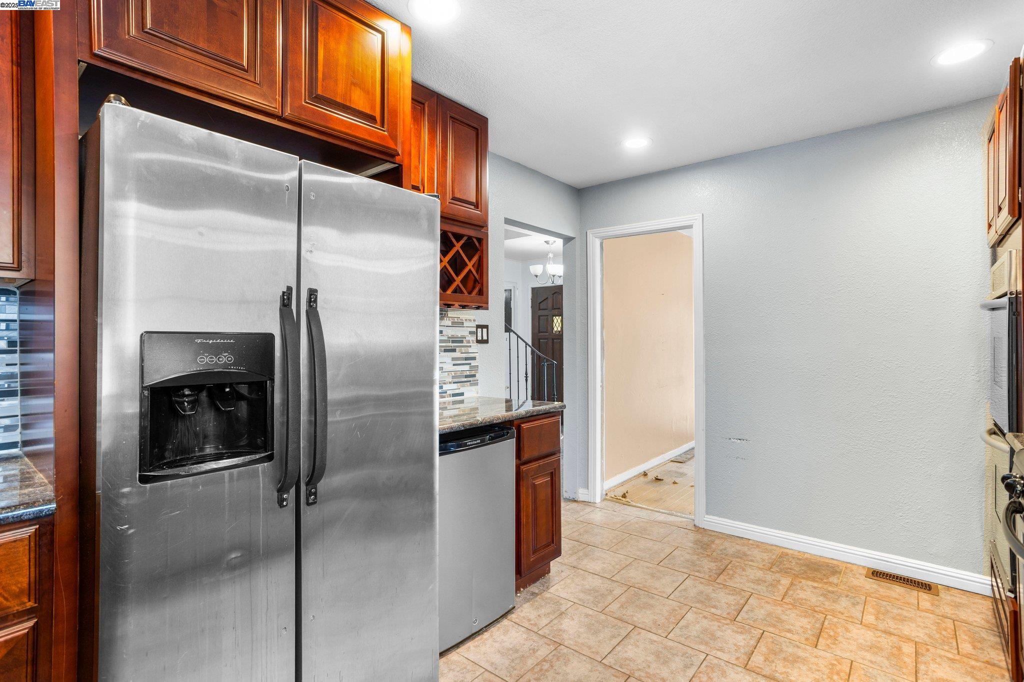 Detail Gallery Image 10 of 28 For 127 Grove St, Richmond,  CA 94804 - 3 Beds | 175/1 Baths