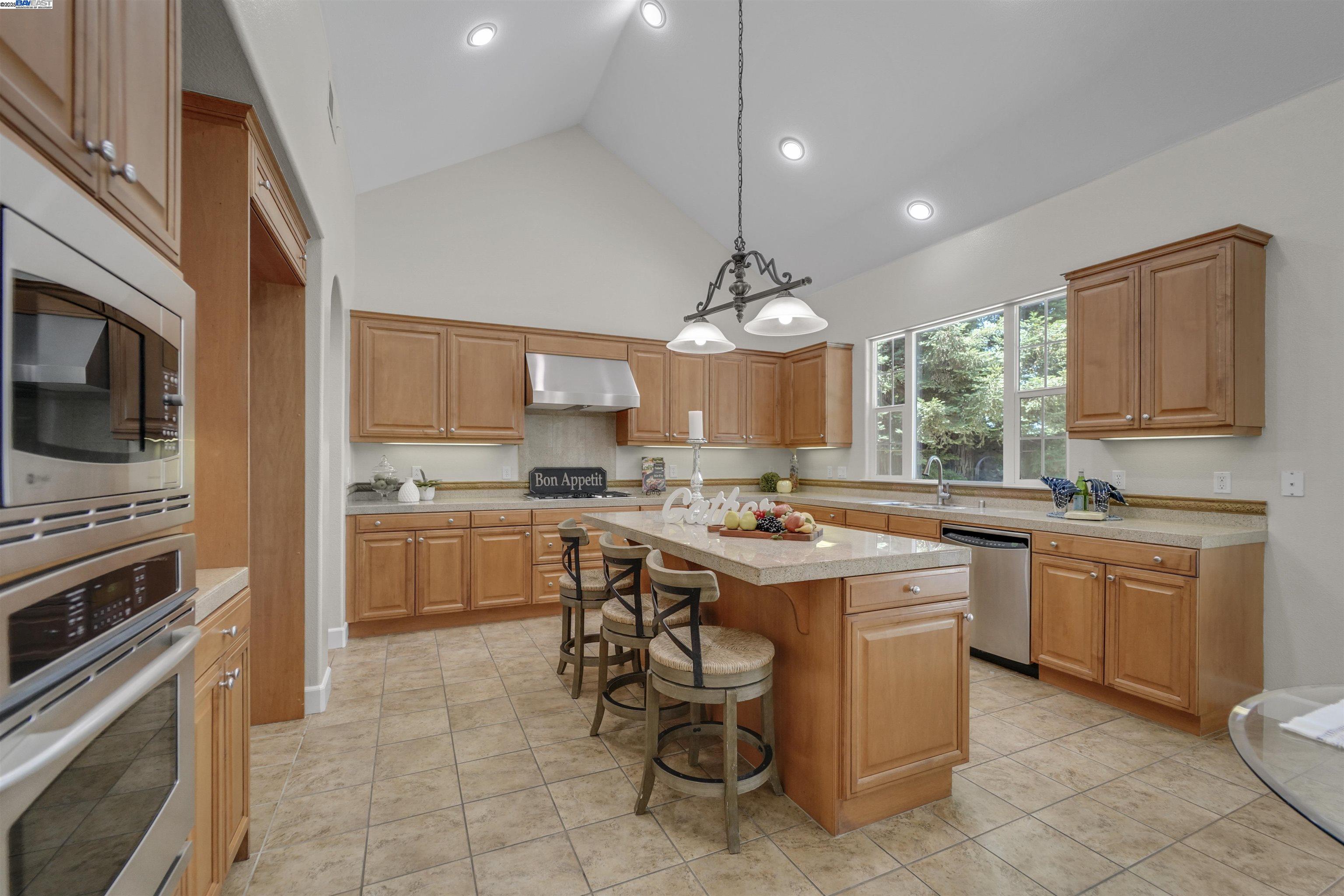 1993 Fairway Oaks Dr, Ripon, California 95366, 3 Bedrooms Bedrooms, 7 Rooms Rooms,3 BathroomsBathrooms,Residential,For Sale,1993 Fairway Oaks Dr,41103343
