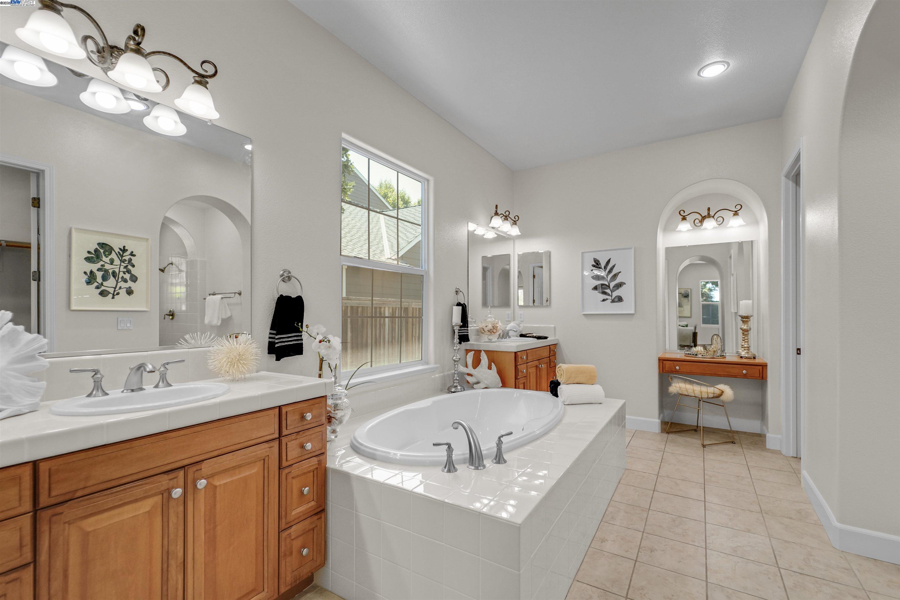 1993 Fairway Oaks Dr, Ripon, California 95366, 3 Bedrooms Bedrooms, 7 Rooms Rooms,3 BathroomsBathrooms,Residential,For Sale,1993 Fairway Oaks Dr,41103343