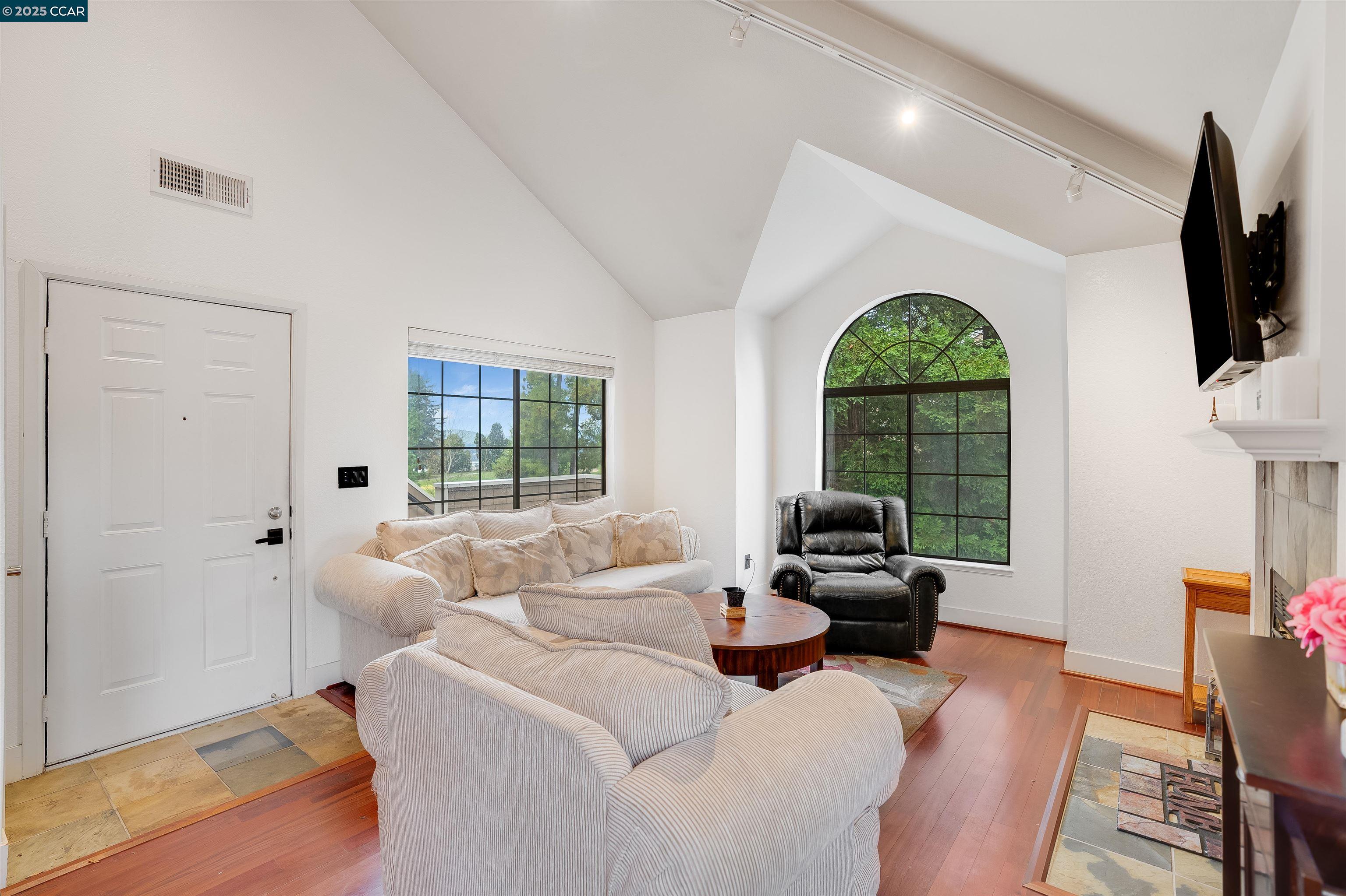 Photo #9: 41103345 Listing: Photo #9