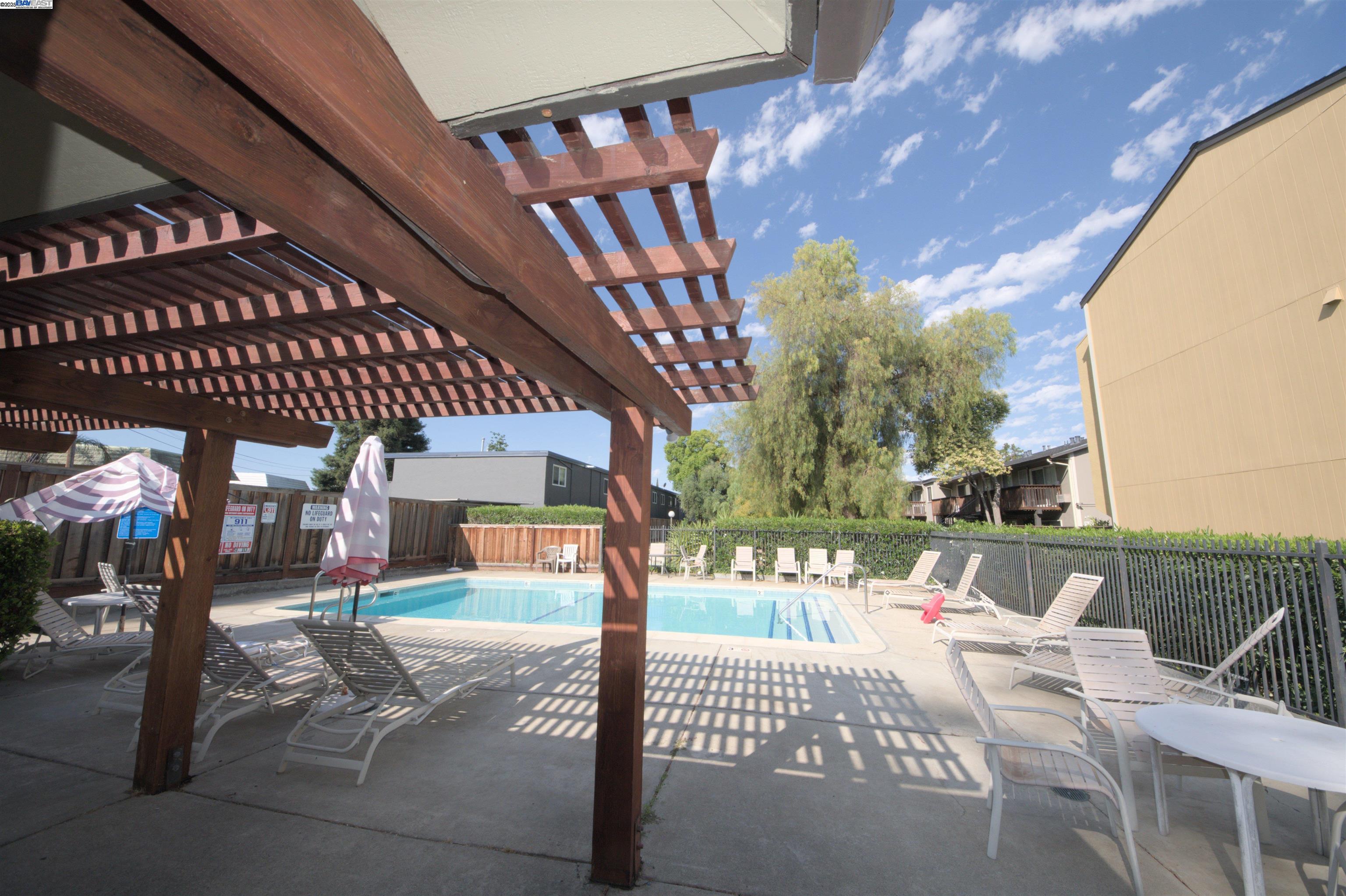 Detail Gallery Image 2 of 25 For 1060 Oak Grove Road #71,  Concord,  CA 94518-3145 - 2 Beds | 1 Baths