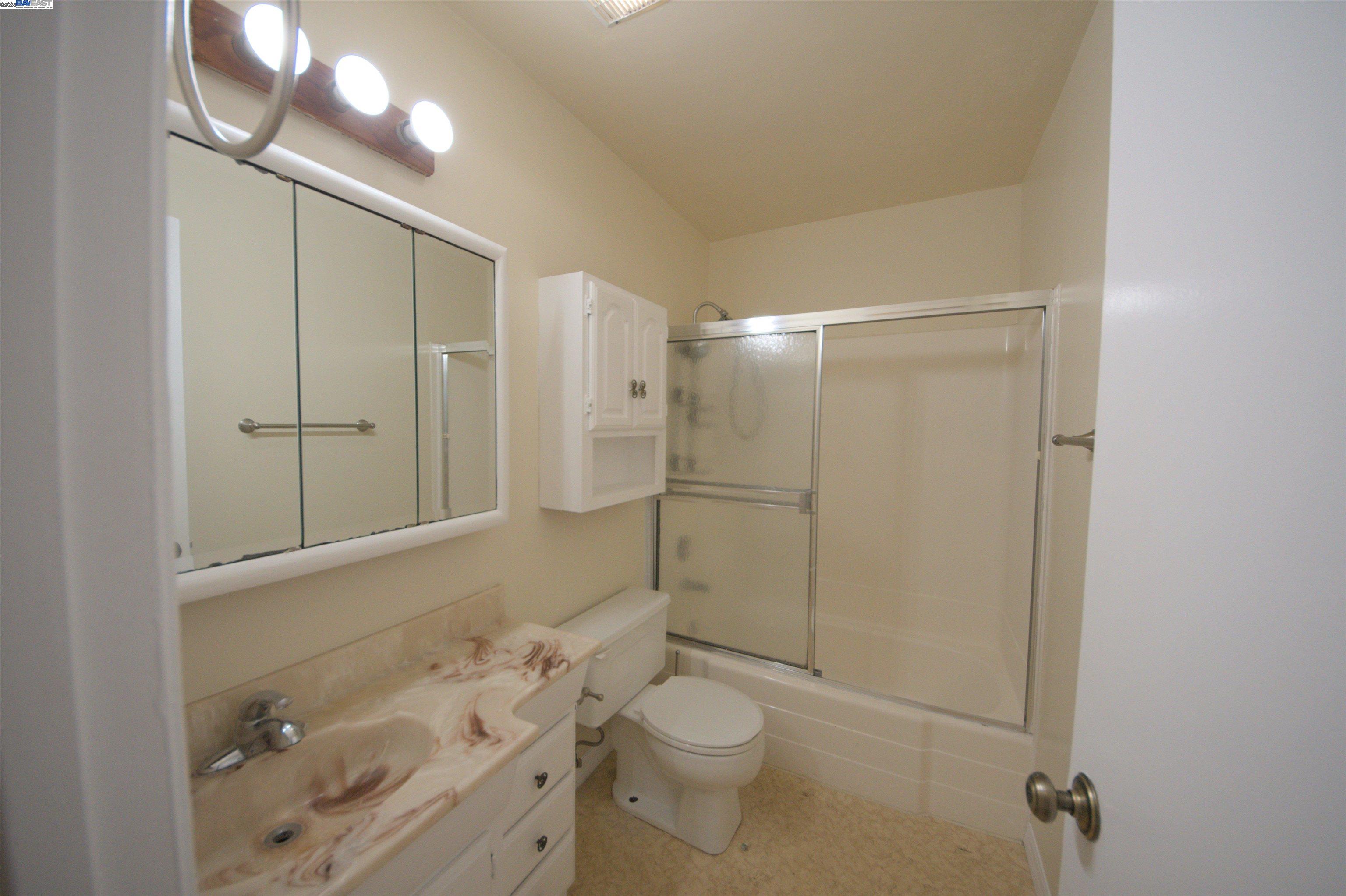 Detail Gallery Image 17 of 25 For 1060 Oak Grove Road #71,  Concord,  CA 94518-3145 - 2 Beds | 1 Baths