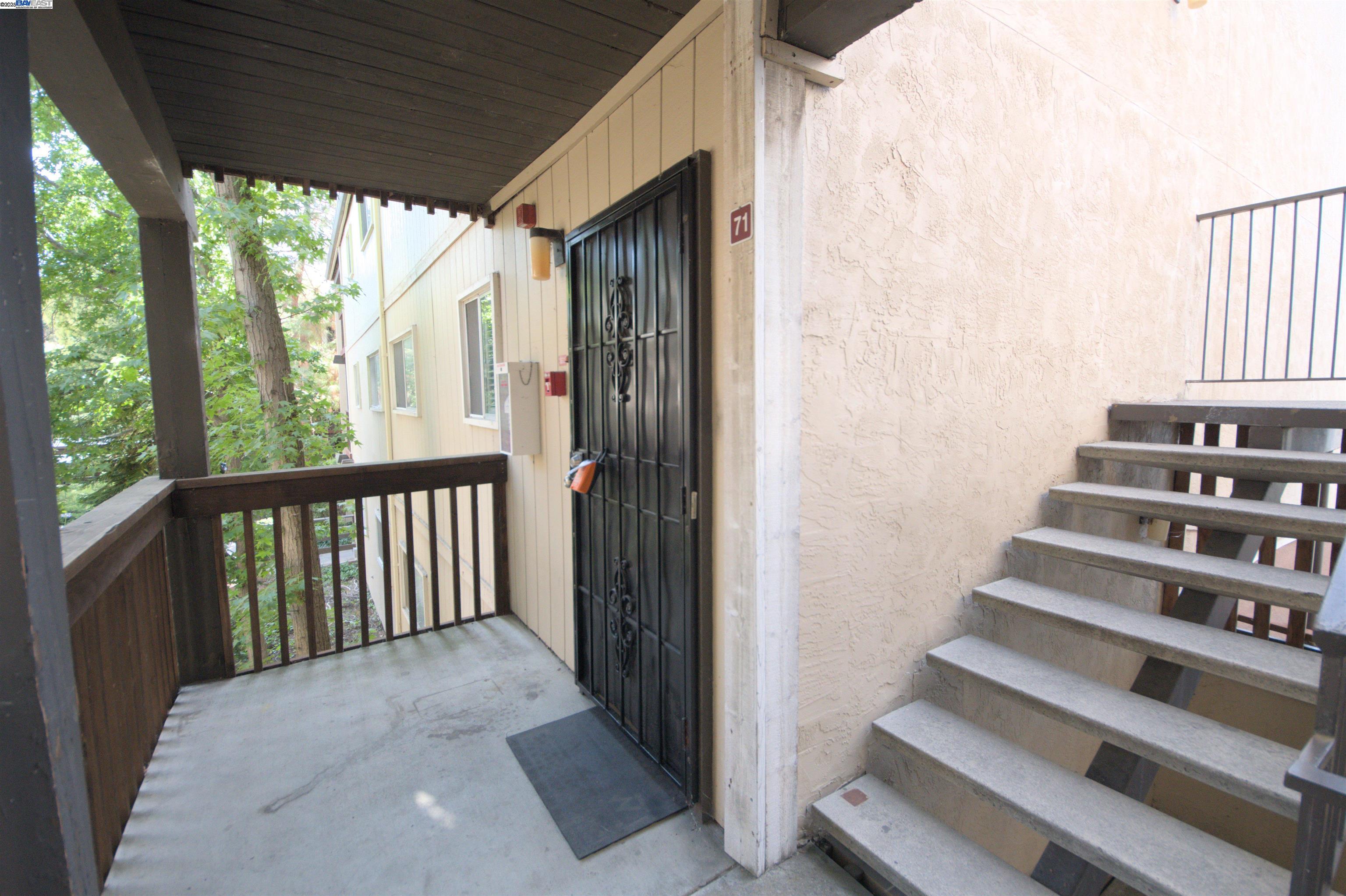 Detail Gallery Image 3 of 25 For 1060 Oak Grove Road #71,  Concord,  CA 94518-3145 - 2 Beds | 1 Baths