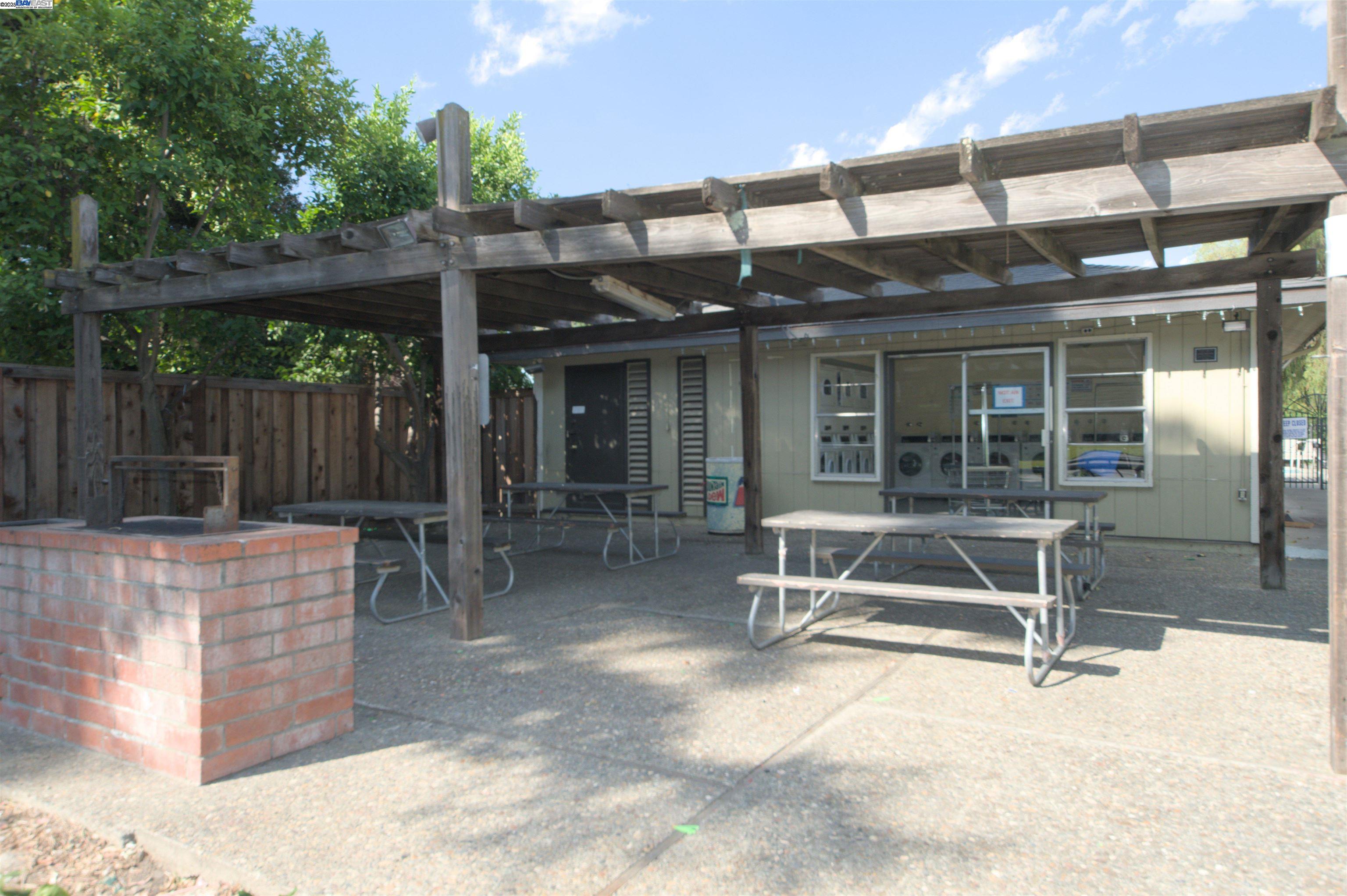 Detail Gallery Image 24 of 25 For 1060 Oak Grove Road #71,  Concord,  CA 94518-3145 - 2 Beds | 1 Baths