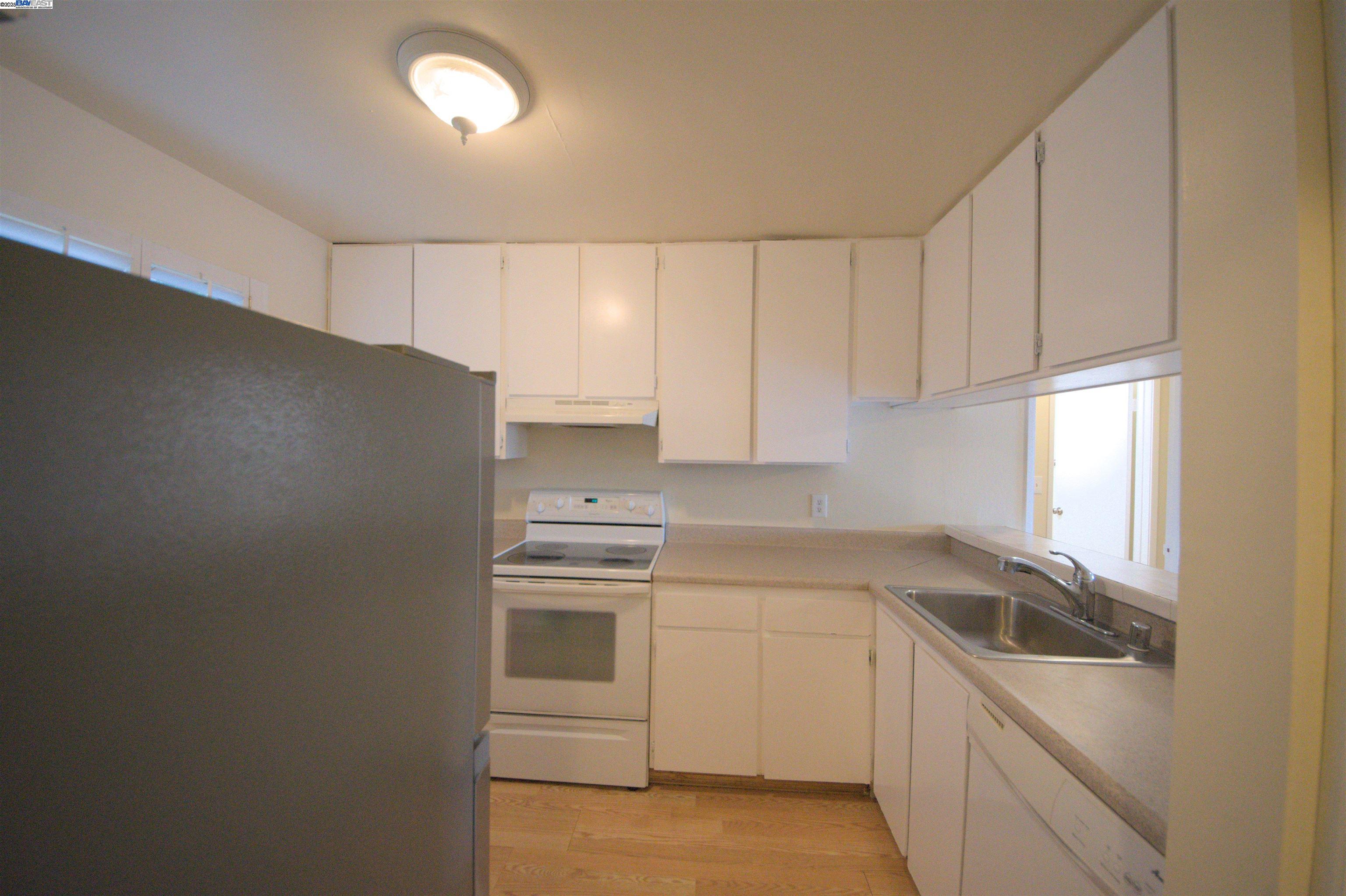 Detail Gallery Image 6 of 25 For 1060 Oak Grove Road #71,  Concord,  CA 94518-3145 - 2 Beds | 1 Baths