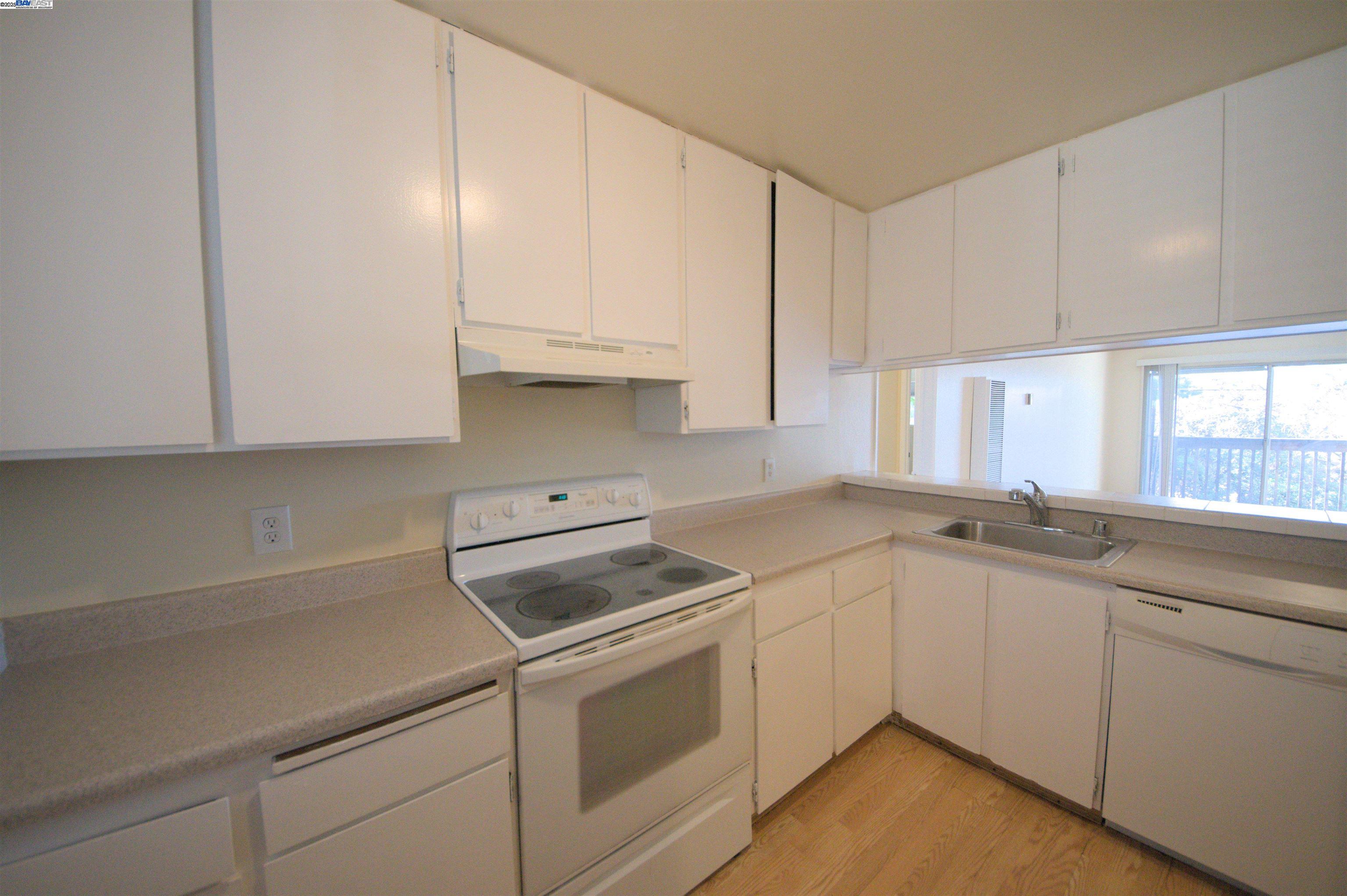 Detail Gallery Image 9 of 25 For 1060 Oak Grove Road #71,  Concord,  CA 94518-3145 - 2 Beds | 1 Baths