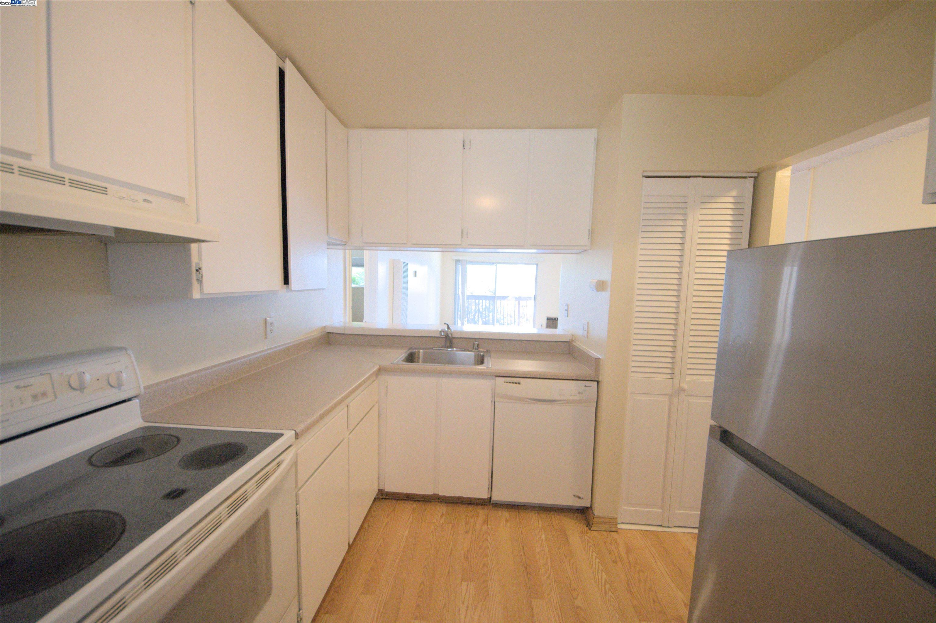 Detail Gallery Image 10 of 25 For 1060 Oak Grove Road #71,  Concord,  CA 94518-3145 - 2 Beds | 1 Baths