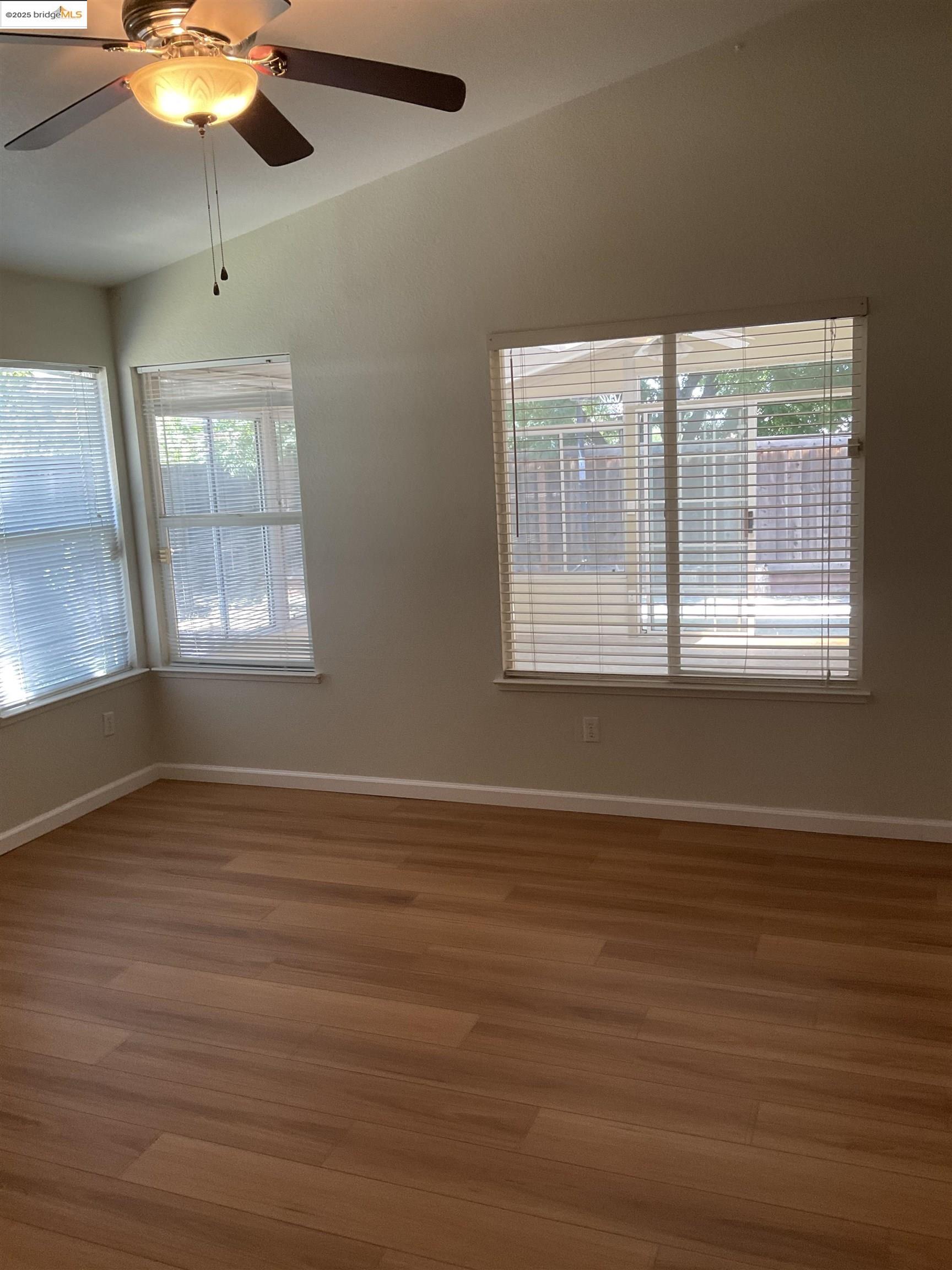 Detail Gallery Image 5 of 10 For 4924 Stonegate Way, Antioch,  CA 94531 - 3 Beds | 2 Baths