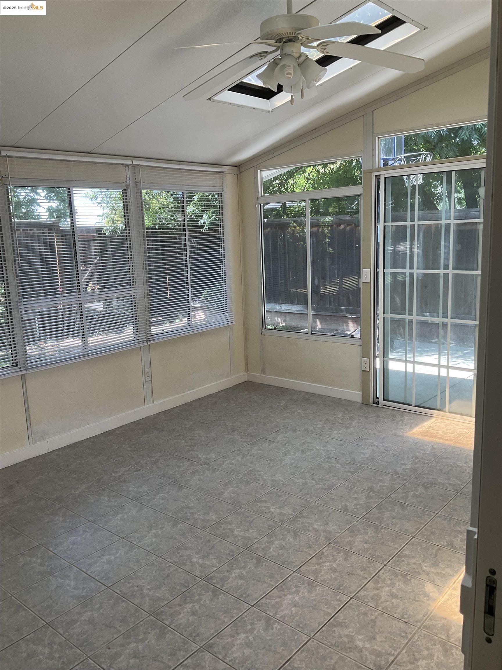Detail Gallery Image 7 of 10 For 4924 Stonegate Way, Antioch,  CA 94531 - 3 Beds | 2 Baths