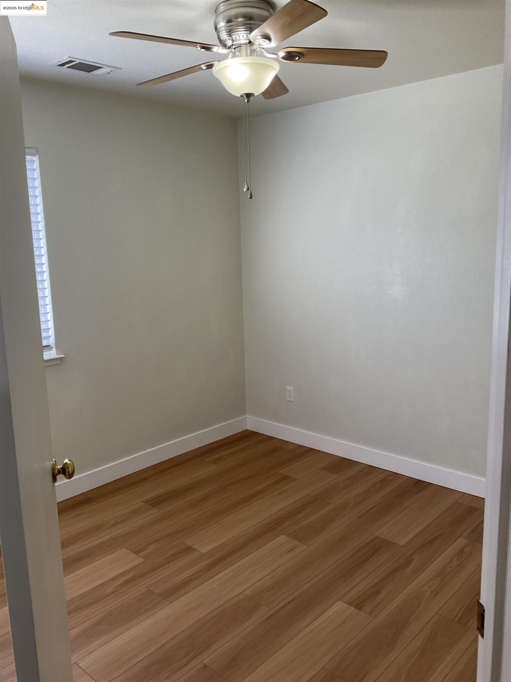 Detail Gallery Image 8 of 10 For 4924 Stonegate Way, Antioch,  CA 94531 - 3 Beds | 2 Baths