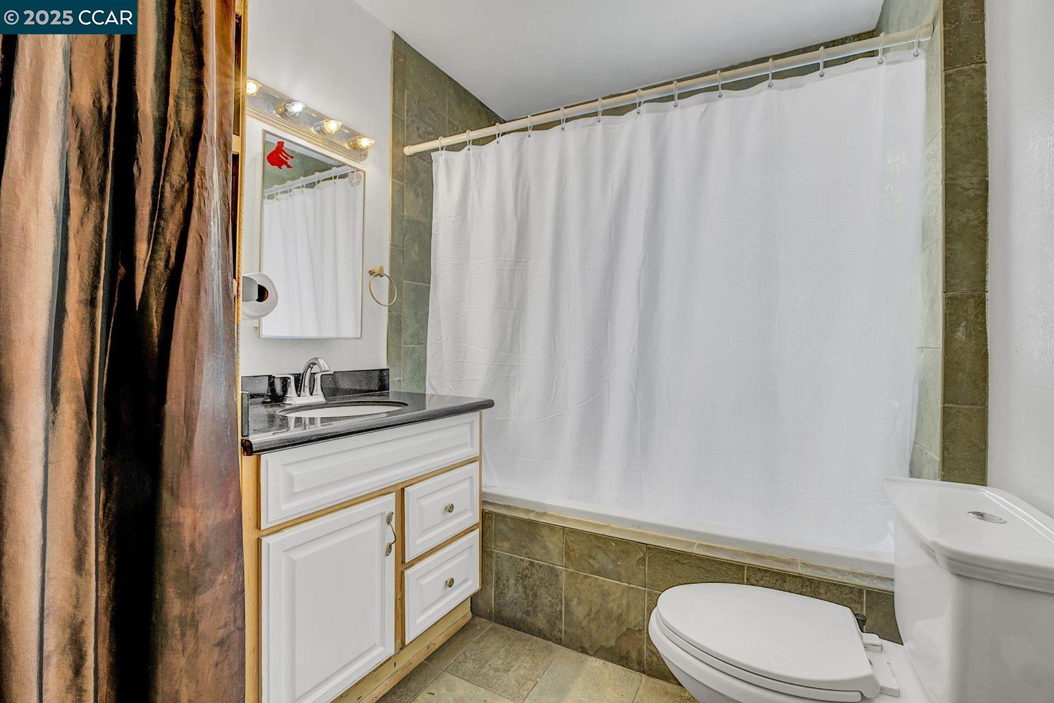 Detail Gallery Image 12 of 25 For 2014 109th Ave, Oakland,  CA 94603 - 3 Beds | 1/1 Baths