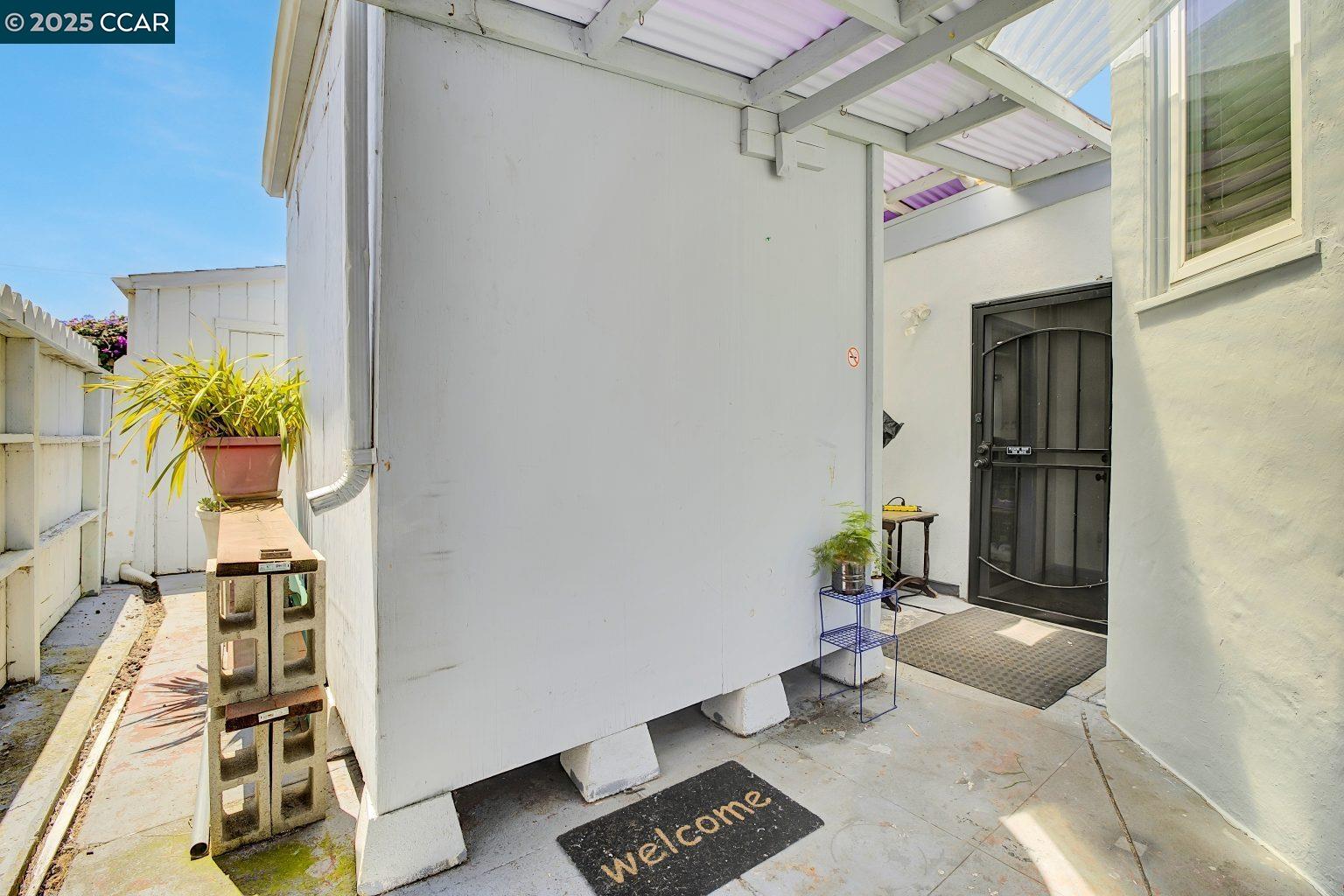 Detail Gallery Image 20 of 25 For 2014 109th Ave, Oakland,  CA 94603 - 3 Beds | 1/1 Baths