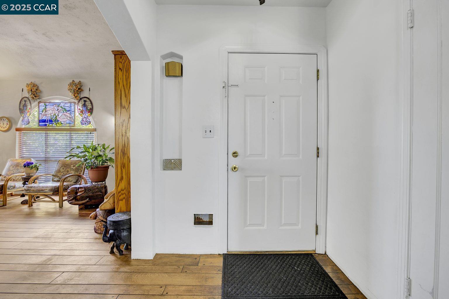 Detail Gallery Image 3 of 25 For 2014 109th Ave, Oakland,  CA 94603 - 3 Beds | 1/1 Baths