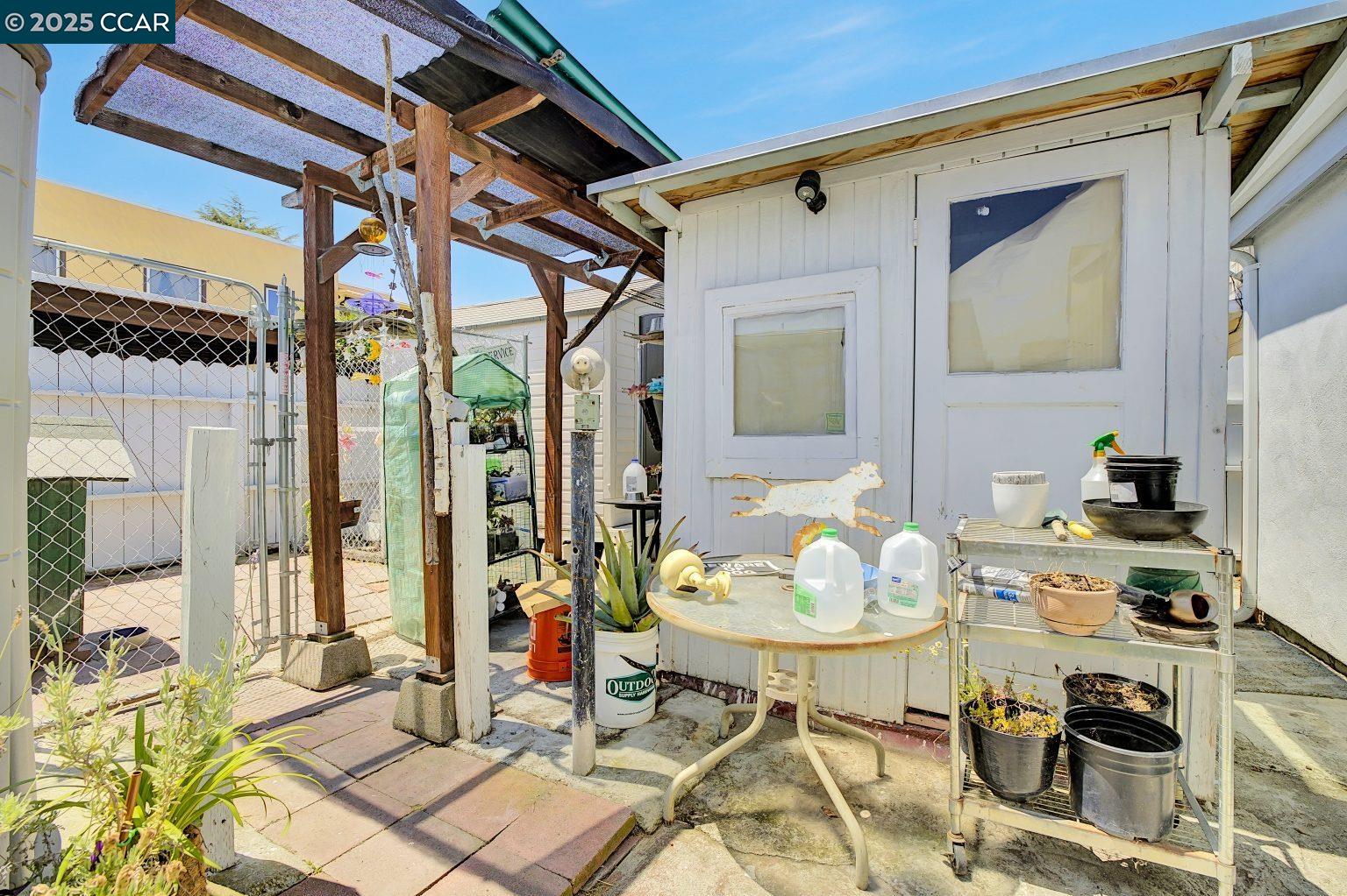 Detail Gallery Image 22 of 25 For 2014 109th Ave, Oakland,  CA 94603 - 3 Beds | 1/1 Baths