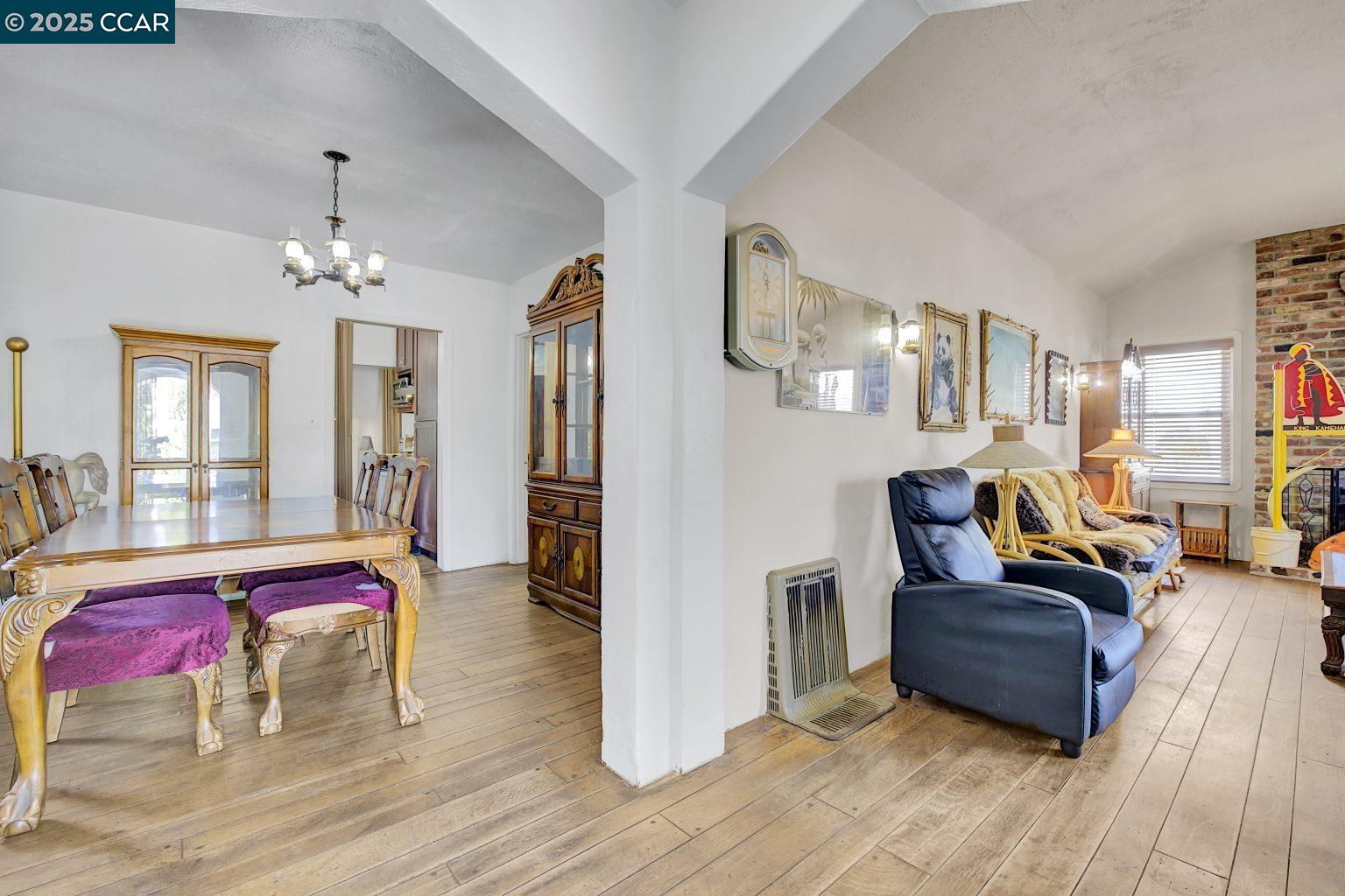Detail Gallery Image 4 of 25 For 2014 109th Ave, Oakland,  CA 94603 - 3 Beds | 1/1 Baths