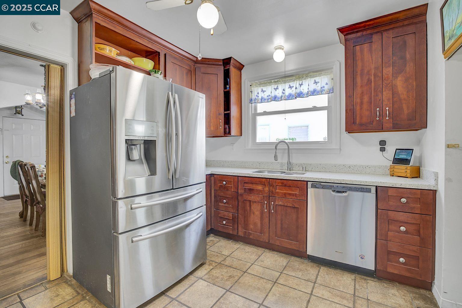 Detail Gallery Image 7 of 25 For 2014 109th Ave, Oakland,  CA 94603 - 3 Beds | 1/1 Baths