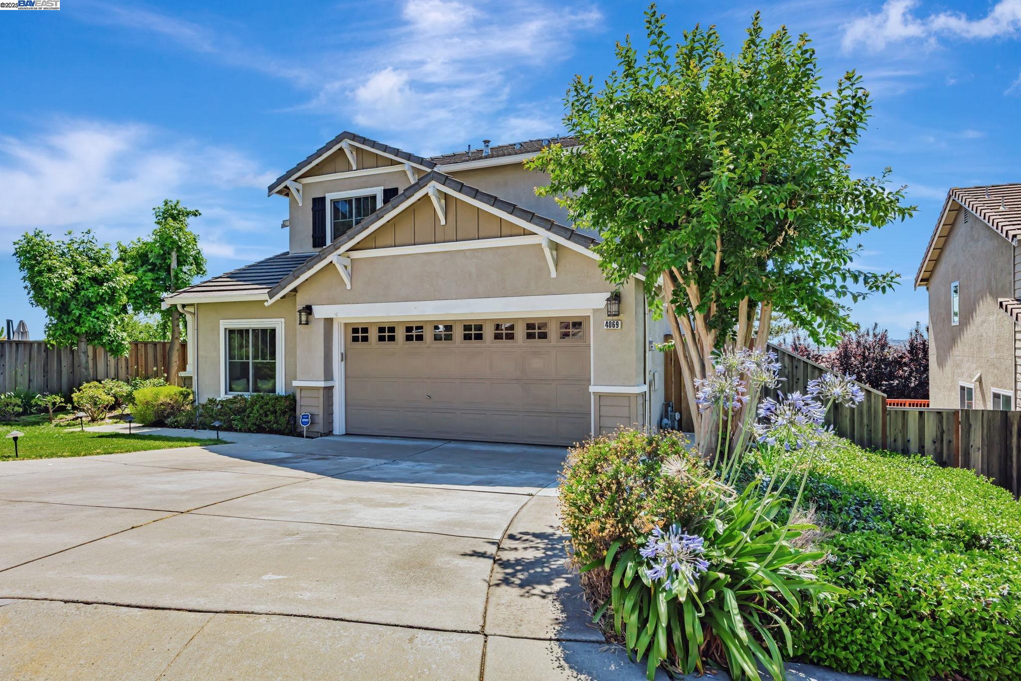 Detail Gallery Image 2 of 58 For 4069 Pergola Ct, Castro Valley,  CA 94552-4881 - 4 Beds | 3 Baths