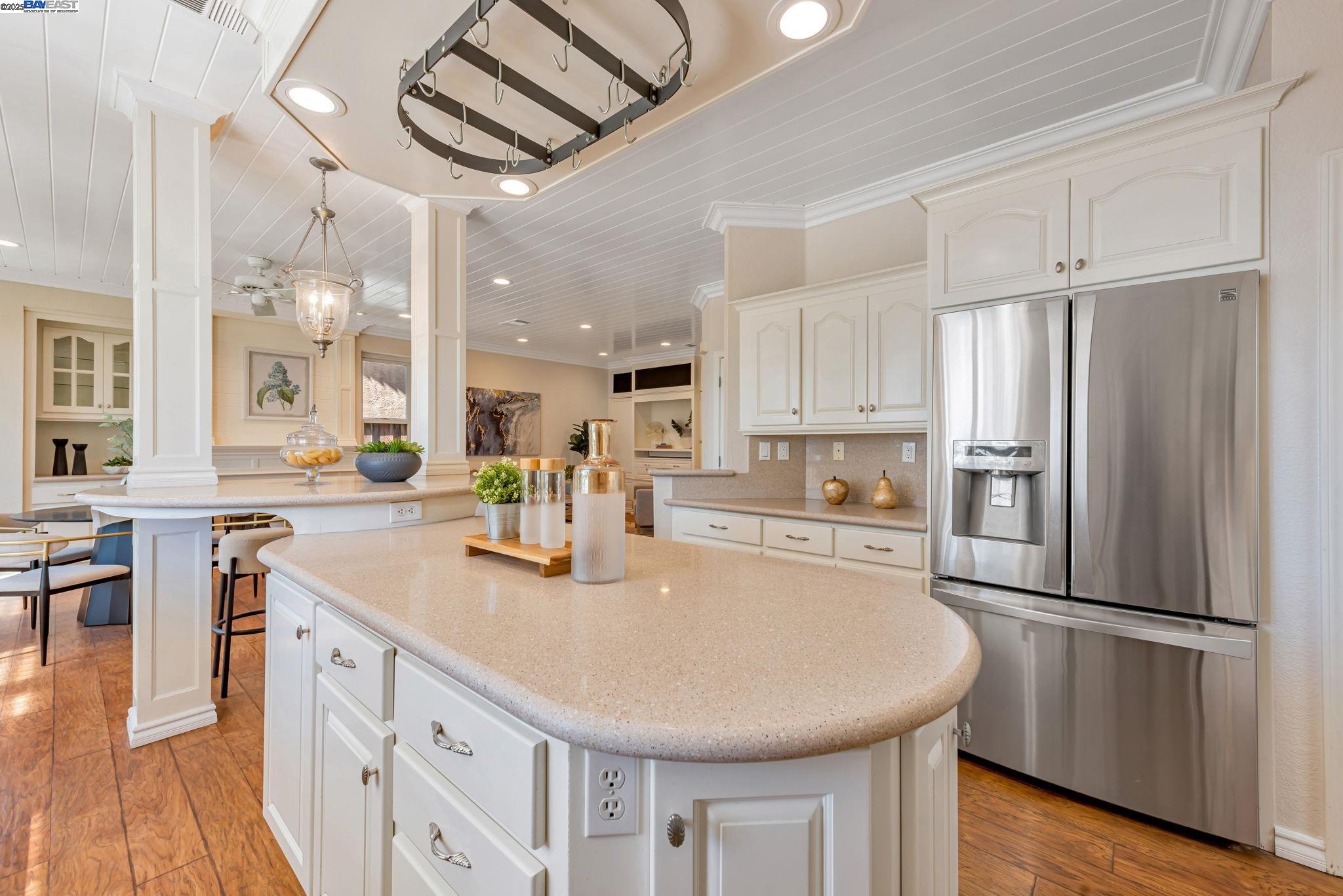 Detail Gallery Image 11 of 58 For 4069 Pergola Ct, Castro Valley,  CA 94552-4881 - 4 Beds | 3 Baths