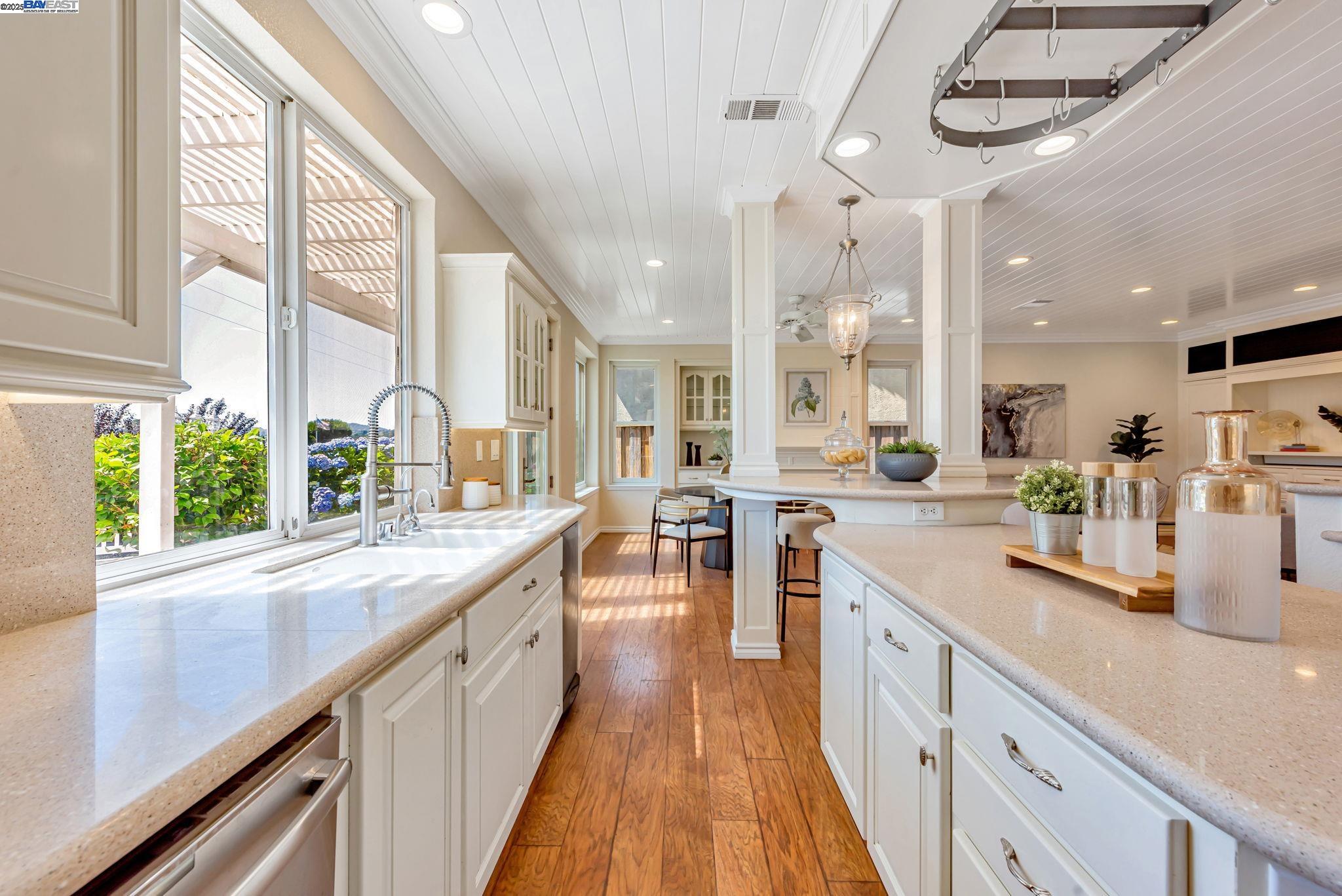 Detail Gallery Image 12 of 58 For 4069 Pergola Ct, Castro Valley,  CA 94552-4881 - 4 Beds | 3 Baths