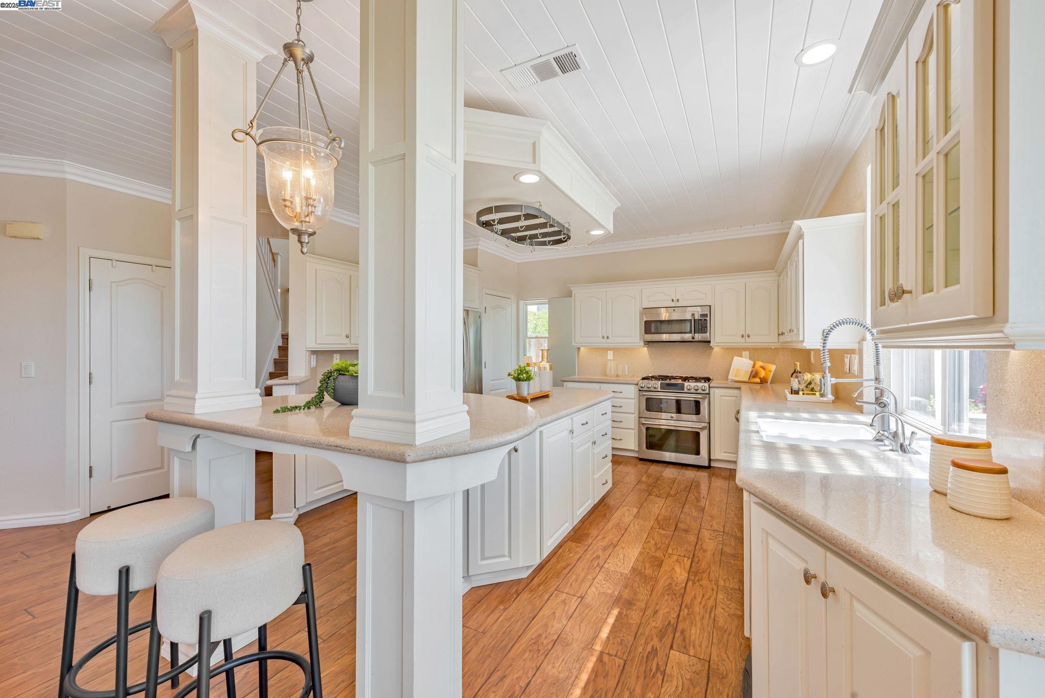 Detail Gallery Image 16 of 58 For 4069 Pergola Ct, Castro Valley,  CA 94552-4881 - 4 Beds | 3 Baths