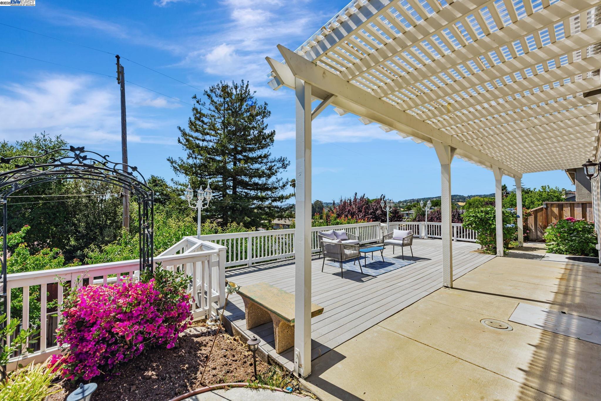 Detail Gallery Image 44 of 58 For 4069 Pergola Ct, Castro Valley,  CA 94552-4881 - 4 Beds | 3 Baths
