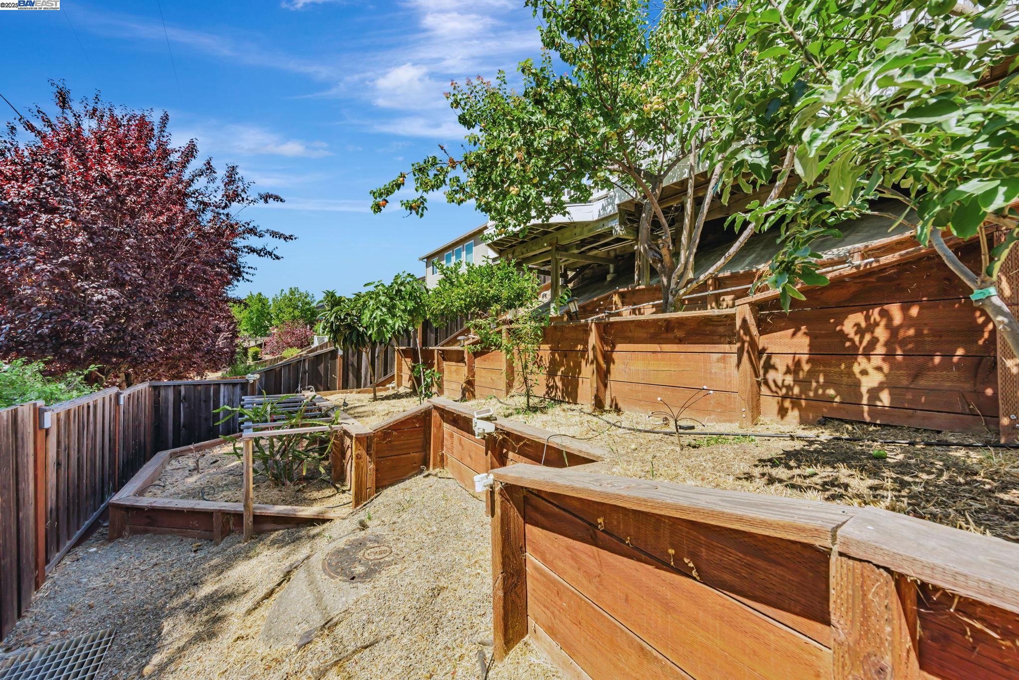 Detail Gallery Image 46 of 58 For 4069 Pergola Ct, Castro Valley,  CA 94552-4881 - 4 Beds | 3 Baths